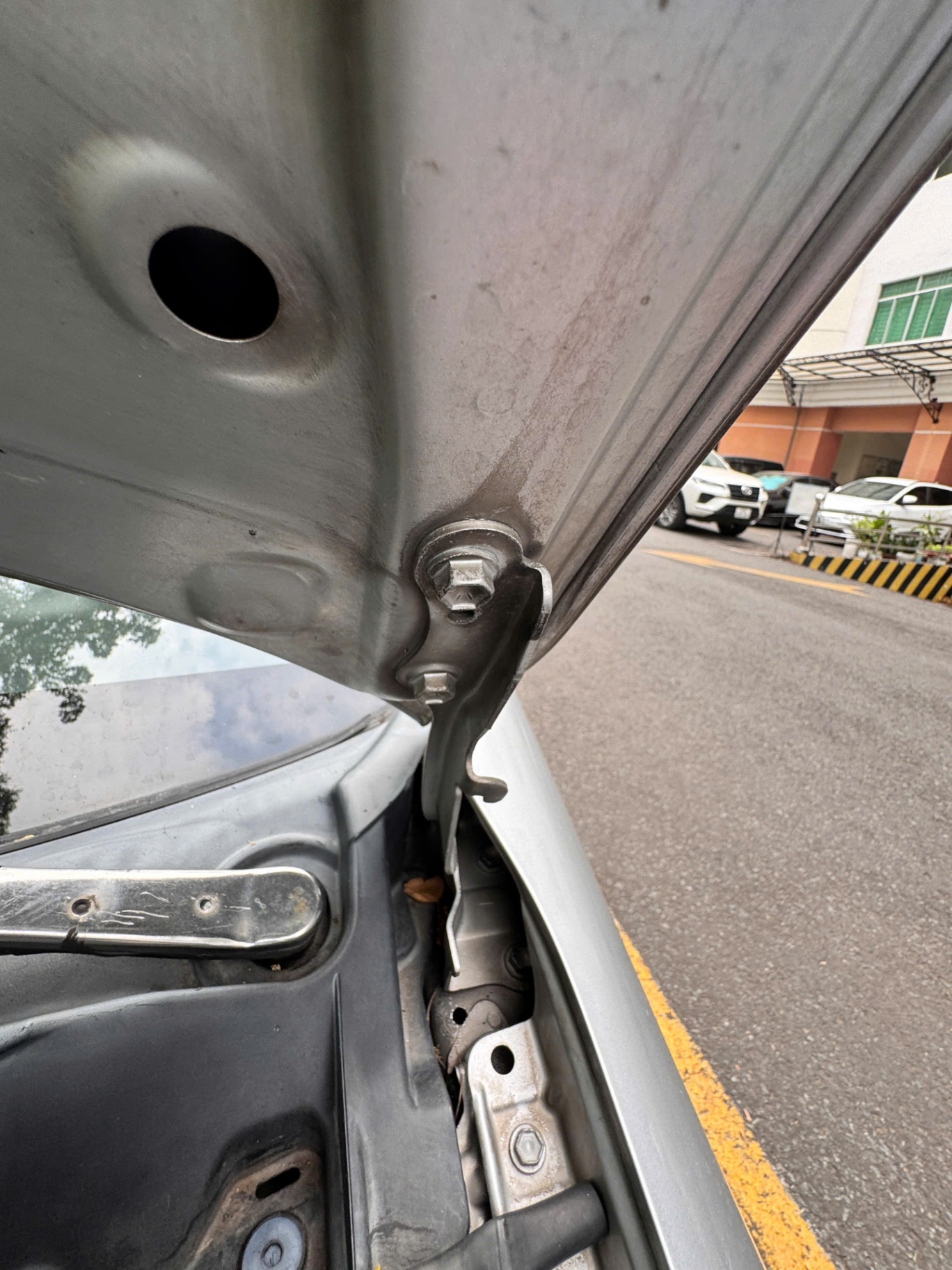 Toyota Wish 2.0 AT 2009 - Khoang động cơ 1