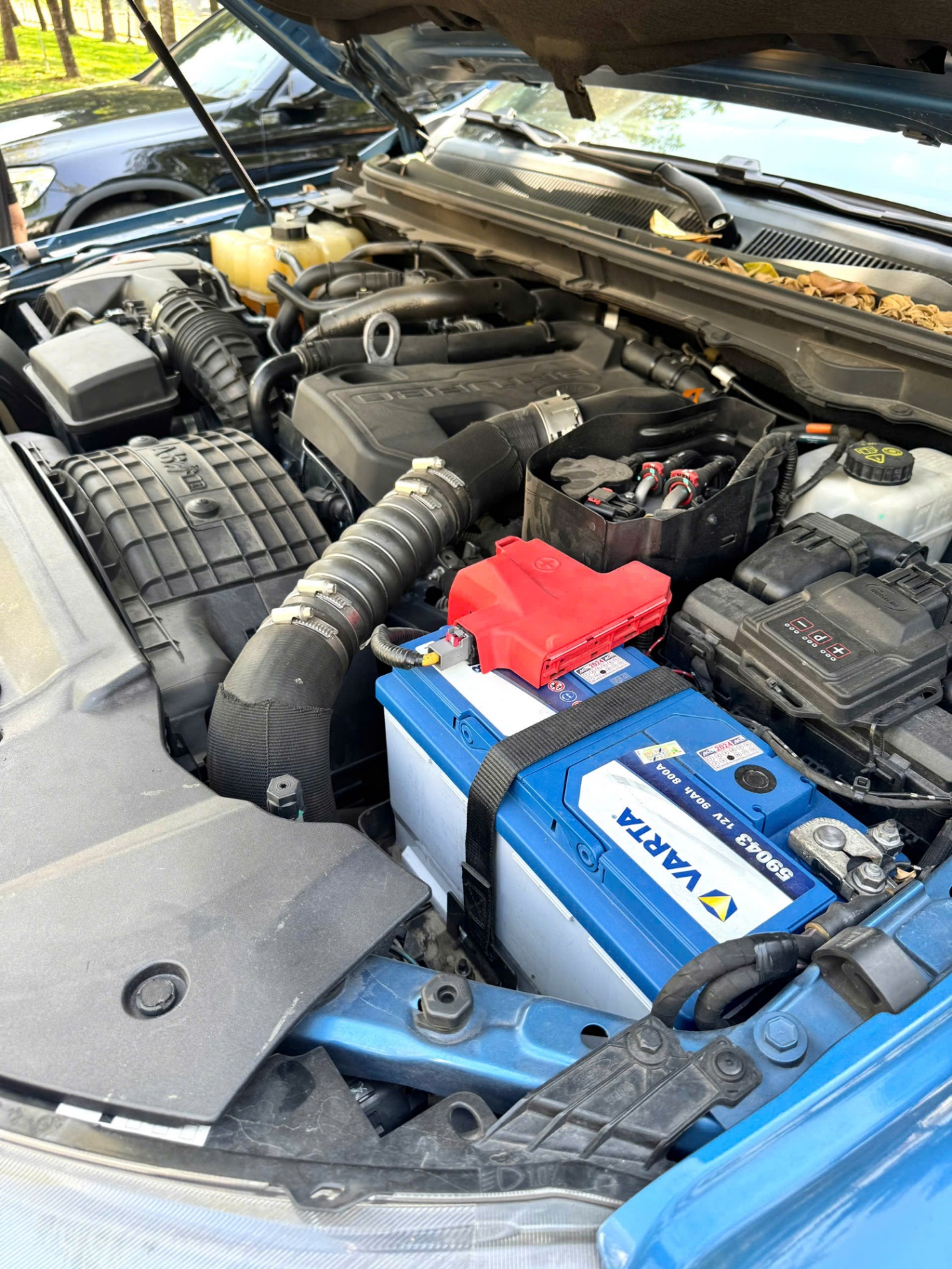 Ford Ranger Raptor 2.0L 4x4 AT 2021 - Khoang động cơ 2