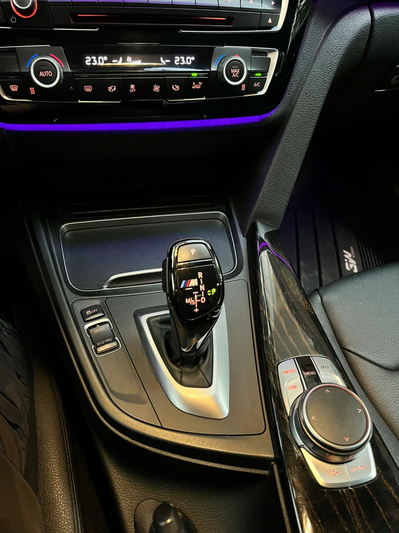 BMW 3 series 320i 2016 - Nội thất 3