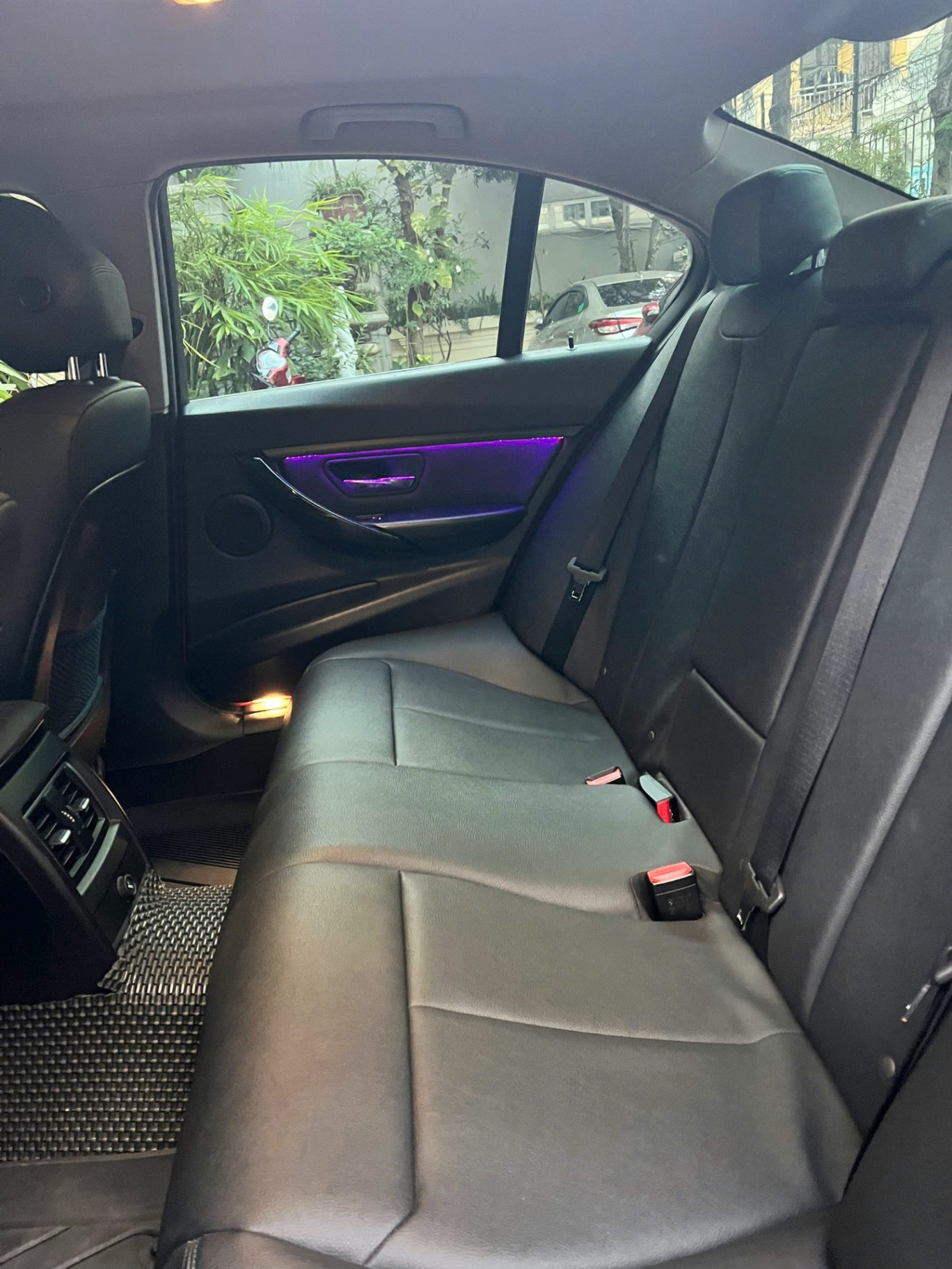 BMW 3 series 320i 2016 - Nội thất 4