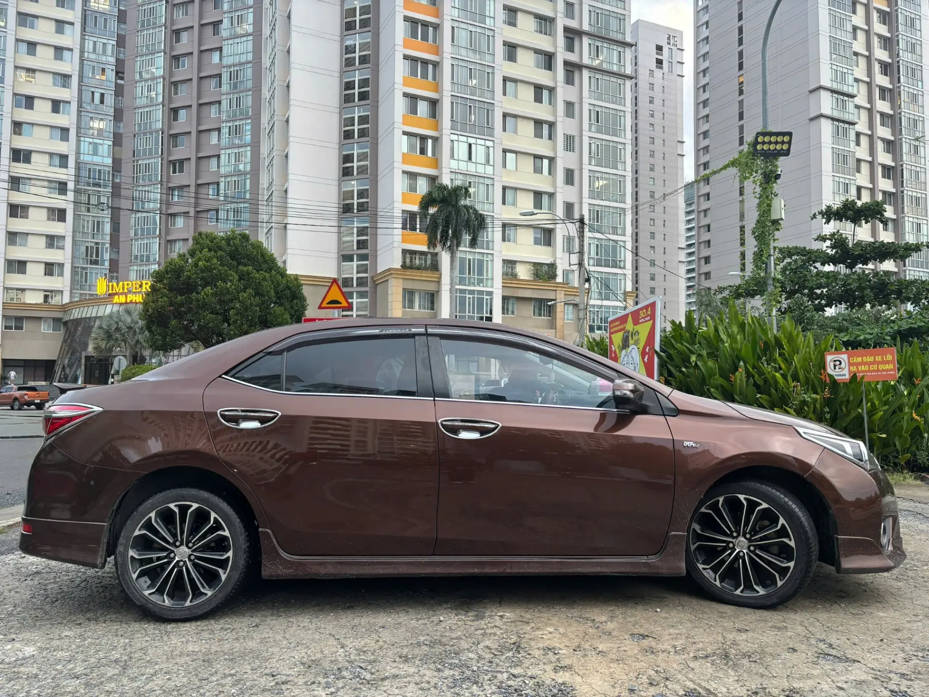 Toyota Corolla altis 2.0V 2014 - Ngoại thất 4