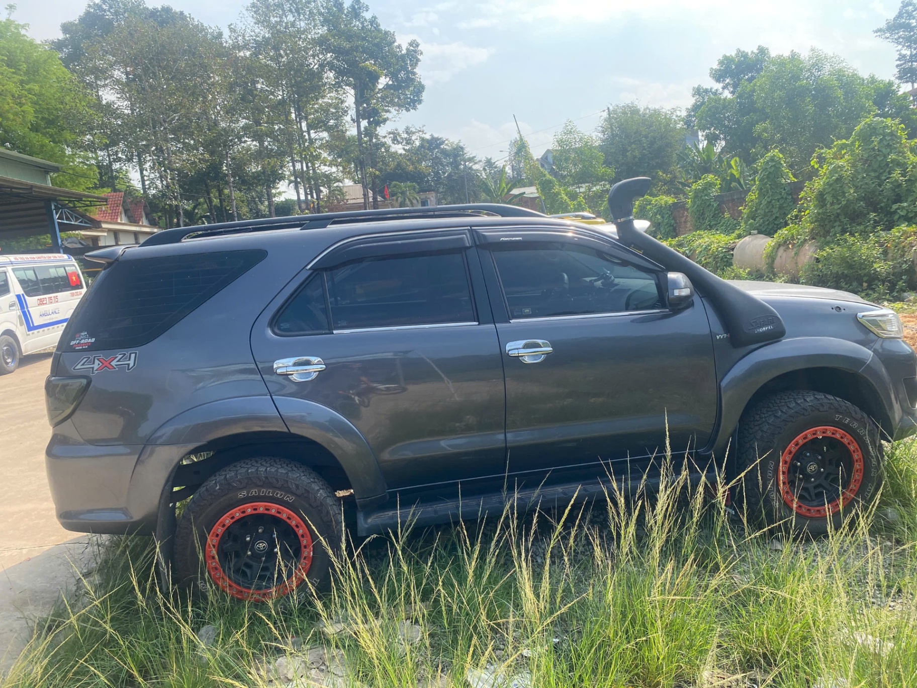 Toyota Fortuner 2.7V 4x4 AT 2013 - Ngoại thất 3