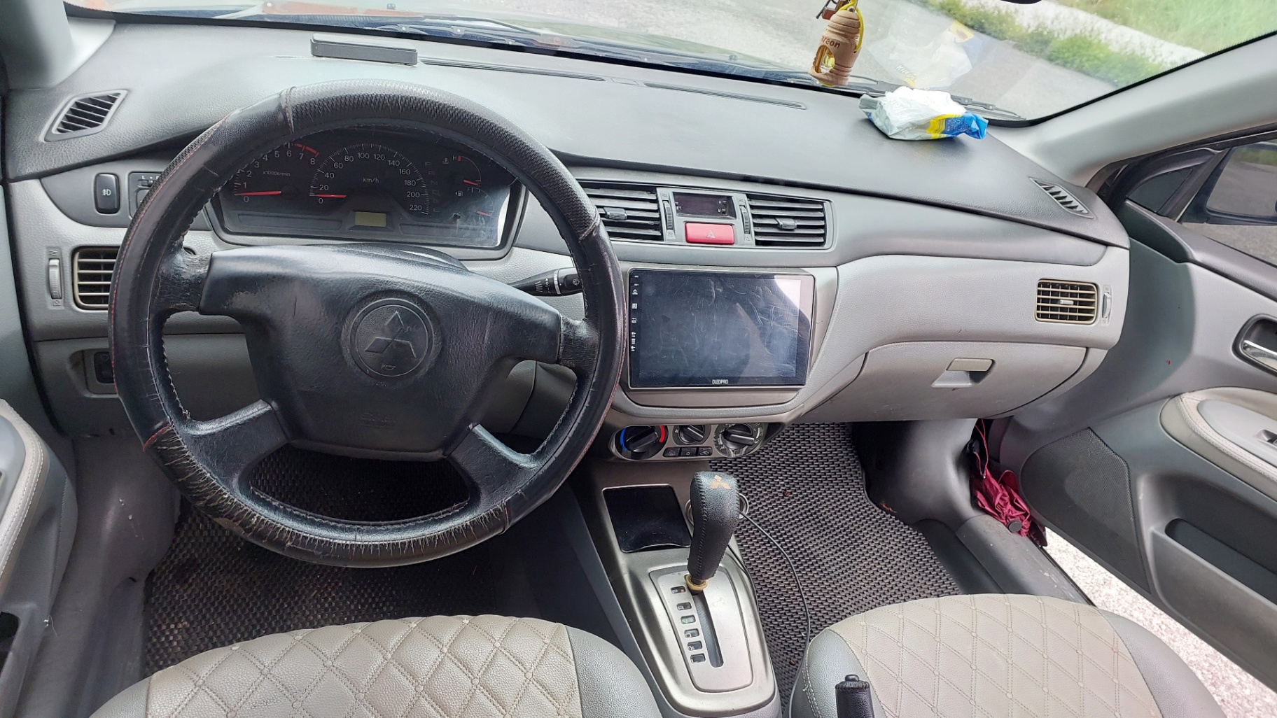 Mitsubishi Lancer GLX 1.6 AT 2004 - Nội thất 1