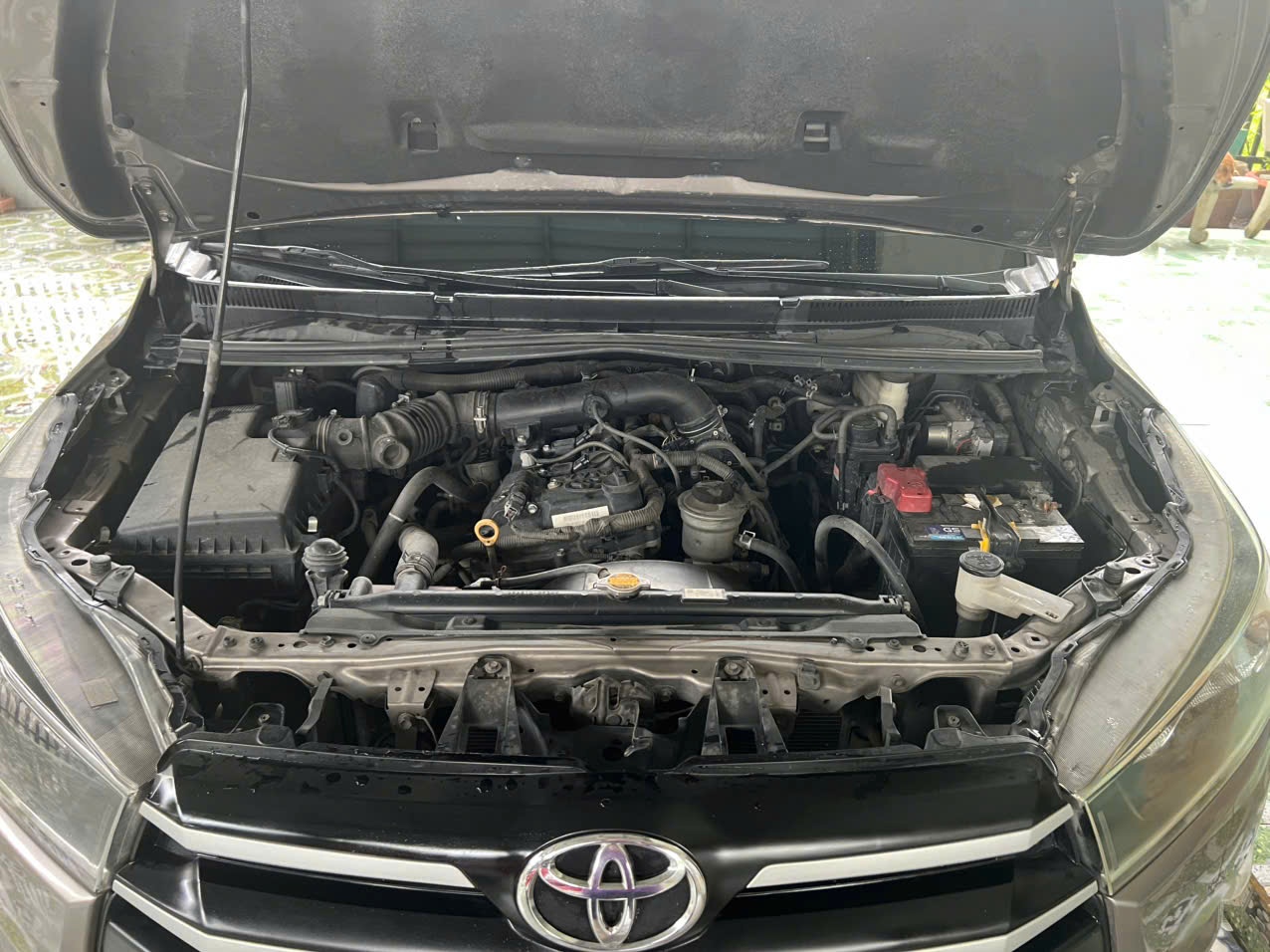 Toyota Innova 2.0G 2016 - Khoang động cơ 1