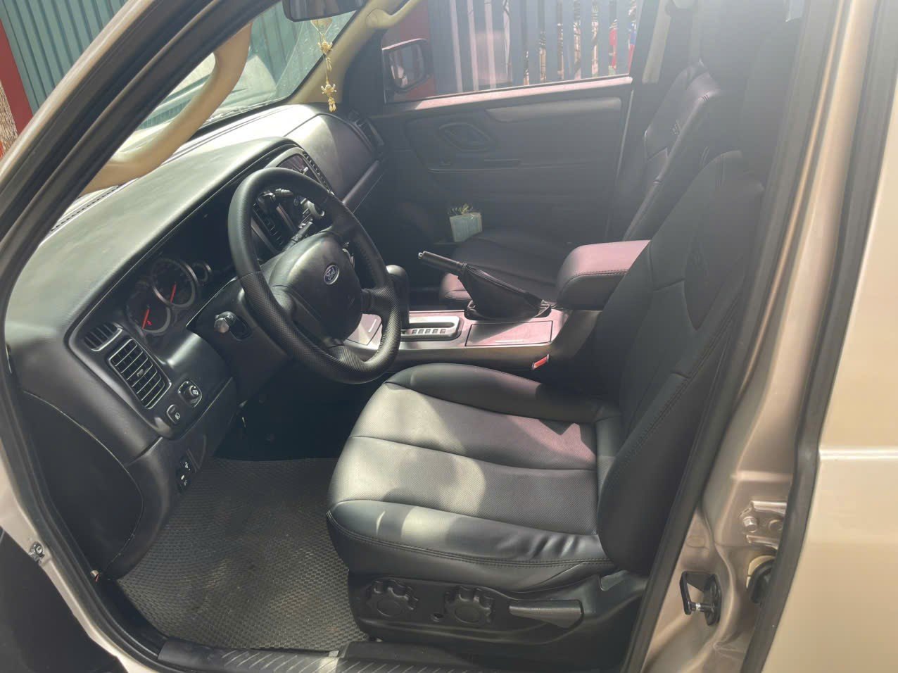 Ford Escape XLS 2.3L 4x2 AT 2013 - Nội thất 2