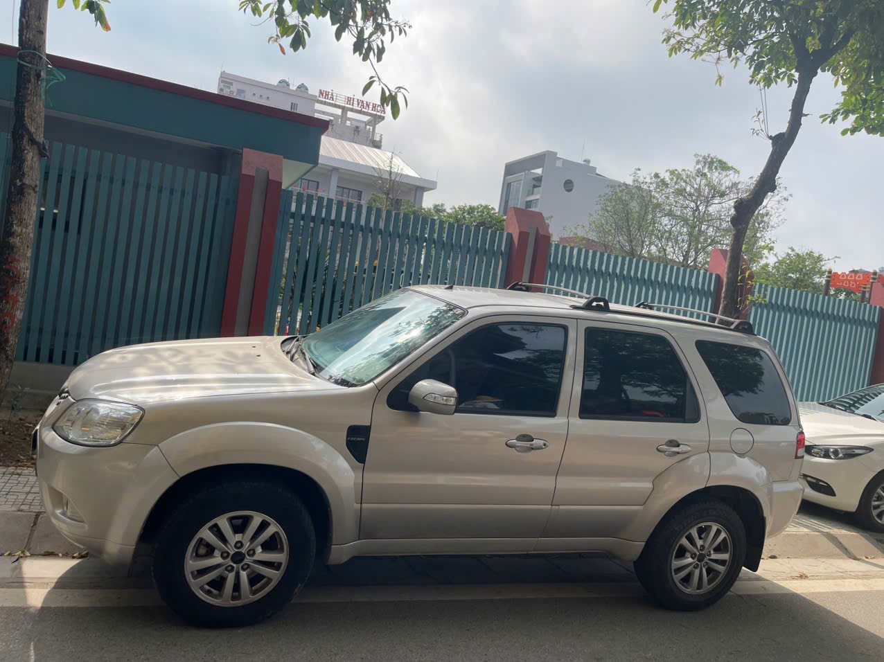 Ford Escape XLS 2.3L 4x2 AT 2013 - Ngoại thất 1