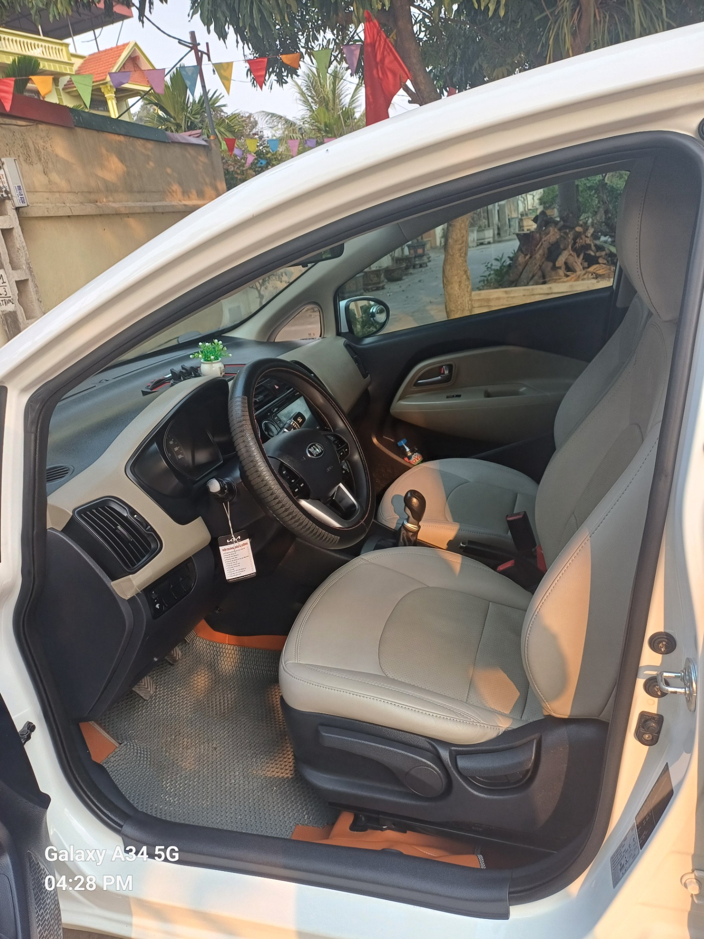 Kia Rio 1.4 MT 2016 - Nội thất 2