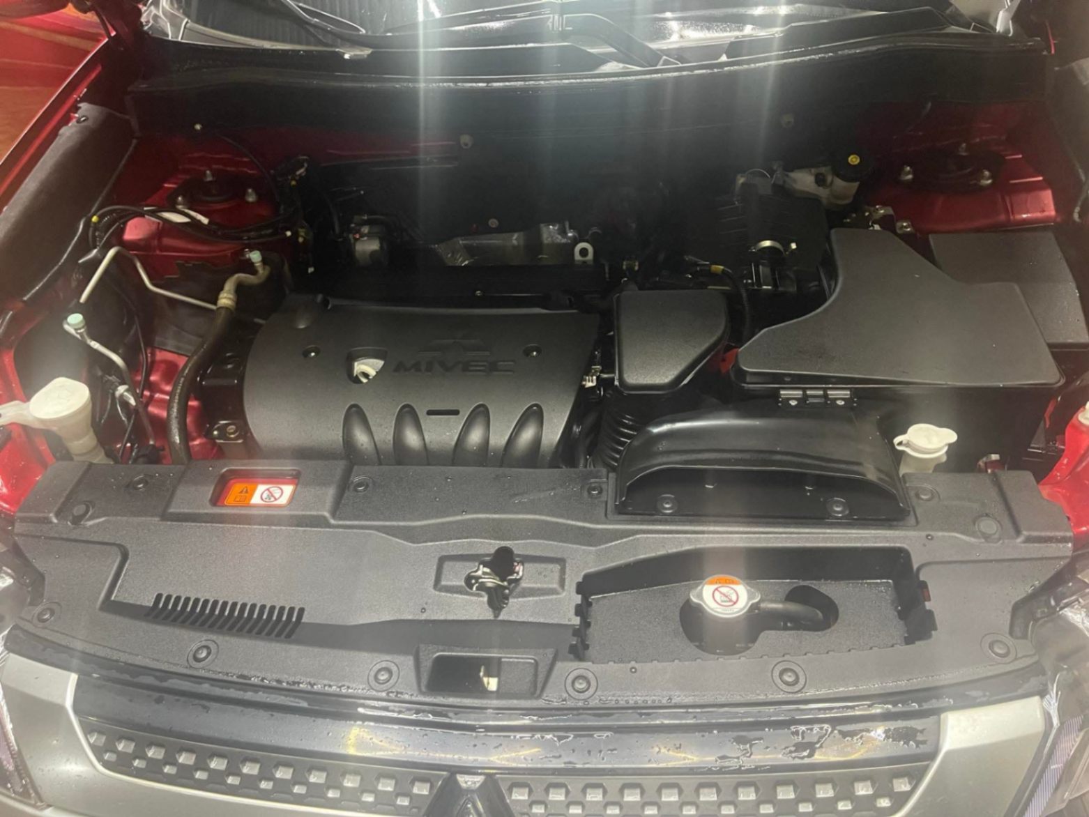 Mitsubishi Outlander 2.0 CVT 2021 - Khoang động cơ 1