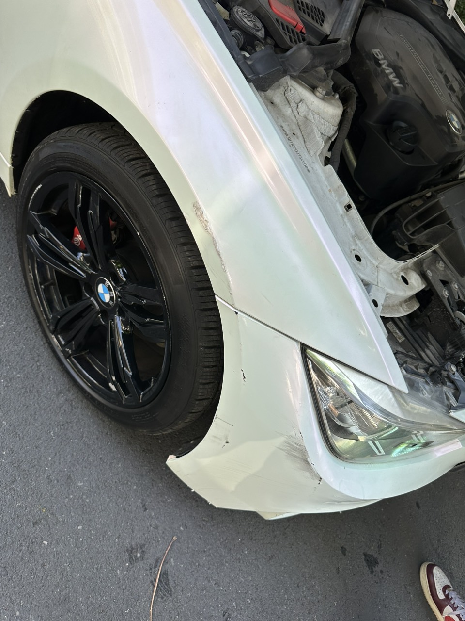BMW 3 Series 320i 2014 - Khoang động cơ 1