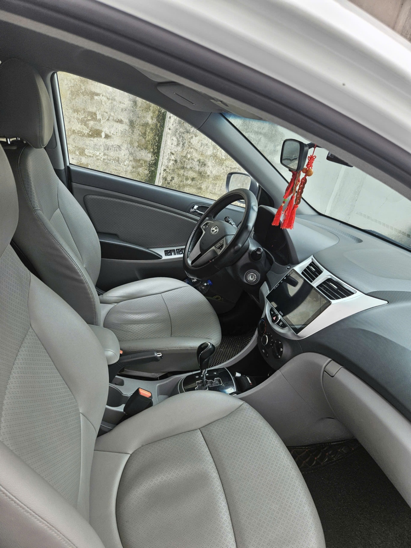 Hyundai Accent 1.4 AT 2014 - Nội thất 3