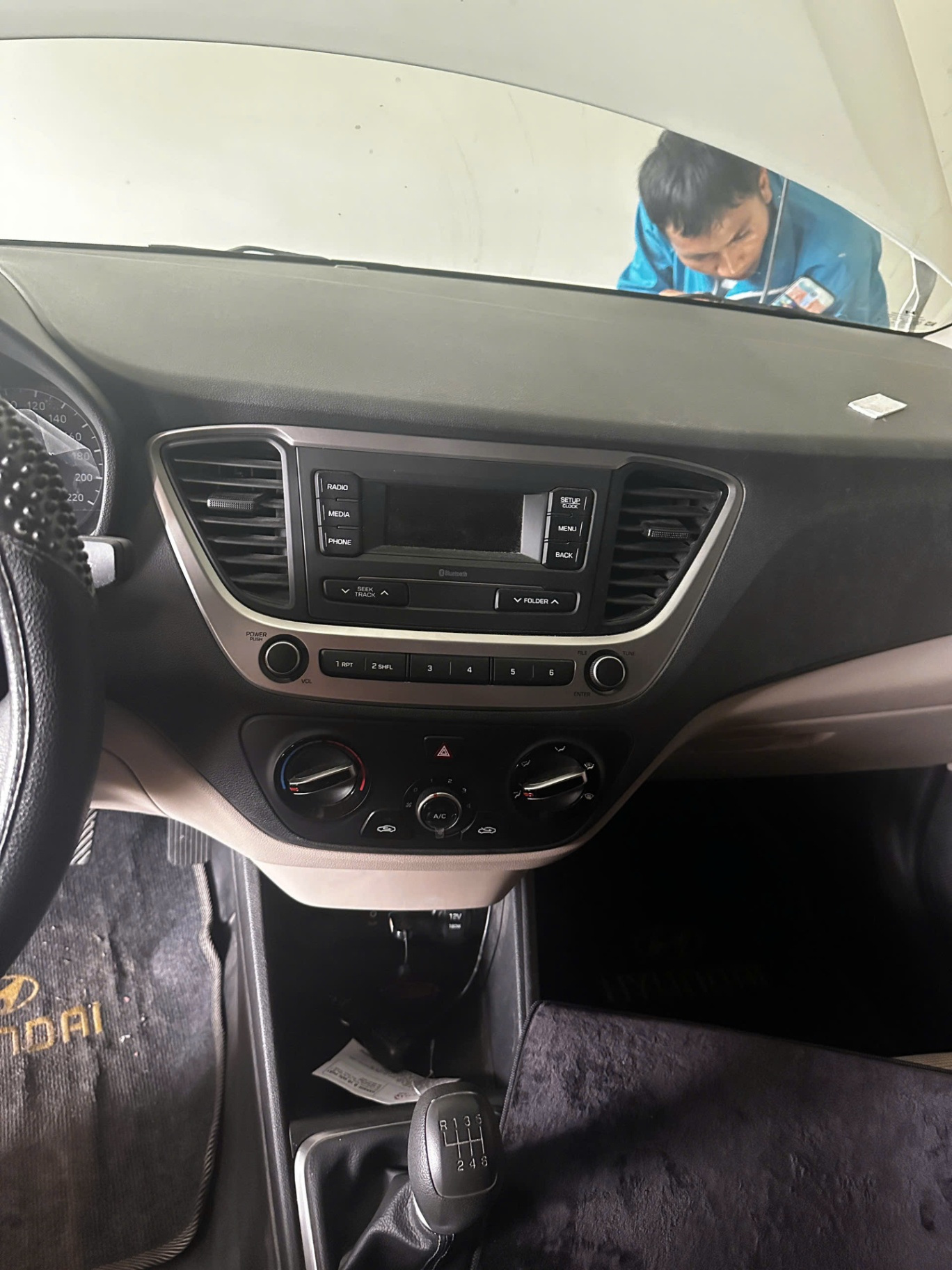 Hyundai Accent 1.4 MT Base 2018 - Nội thất 10
