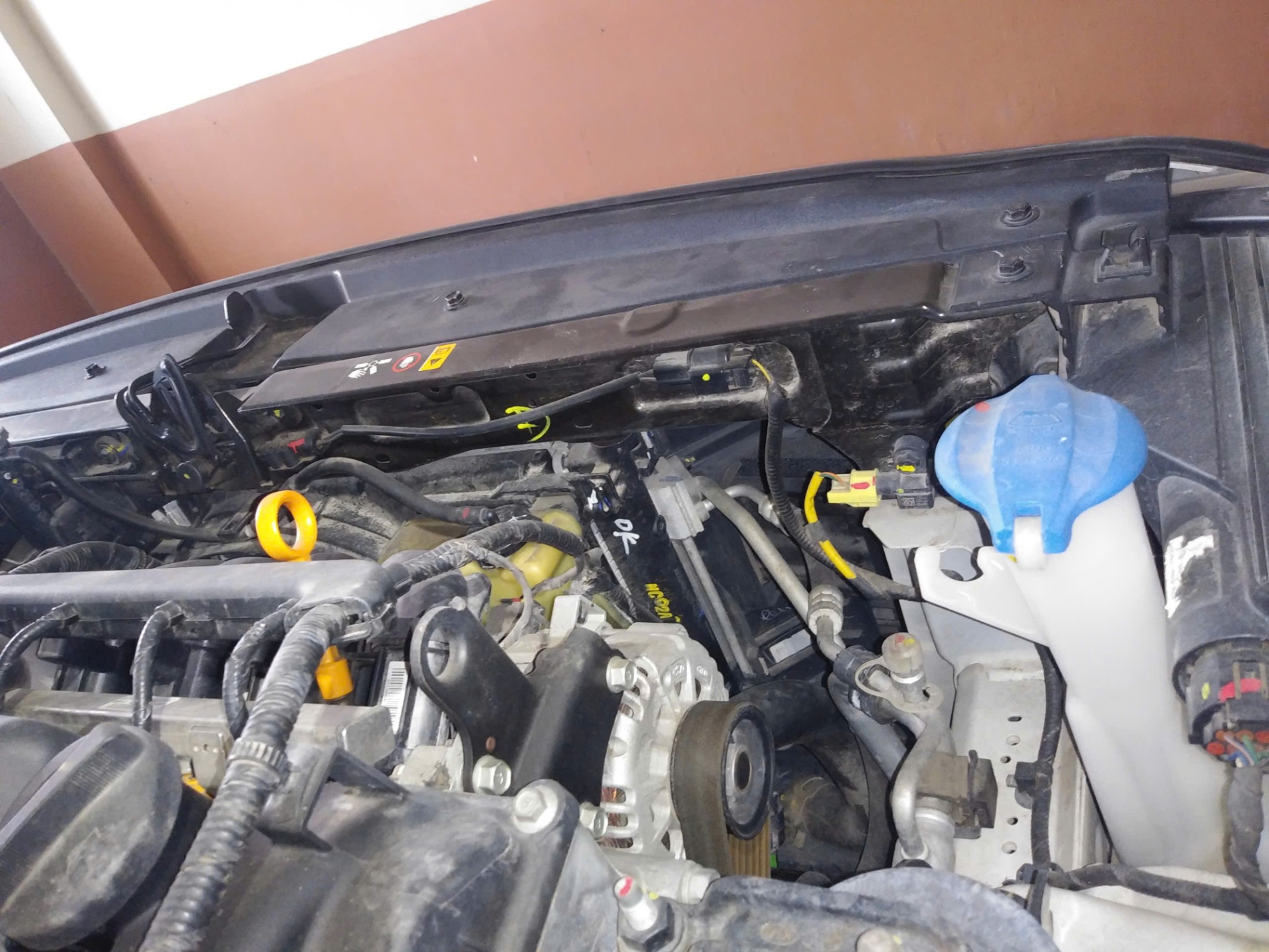 Hyundai Accent 1.4 MT Base 2018 - Khoang động cơ 5