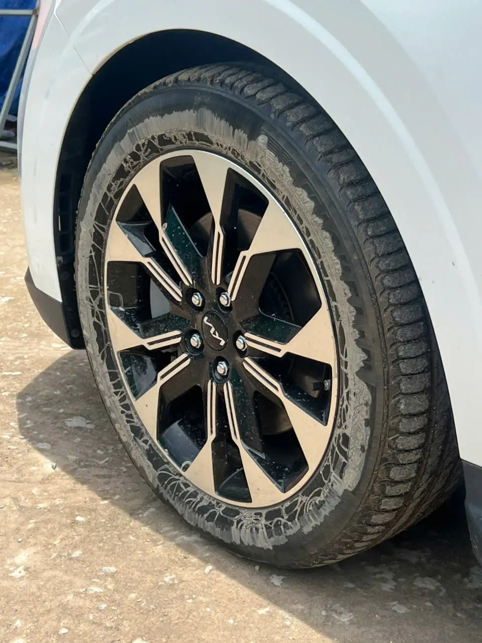 Kia Carnival Signature 2.2D 2023 - Ngoại thất 9