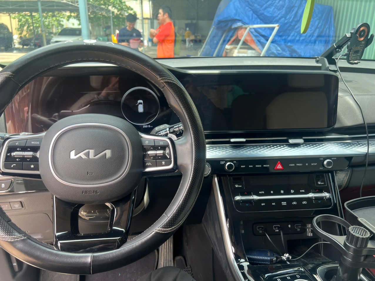 Kia Carnival Signature 2.2D 2023 - Nội thất 11
