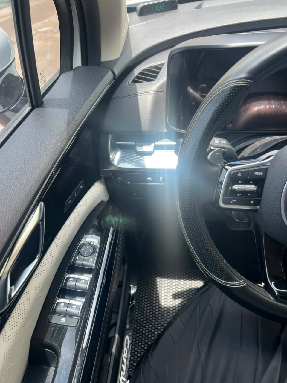 Kia Carnival Signature 2.2D 2023 - Nội thất 12