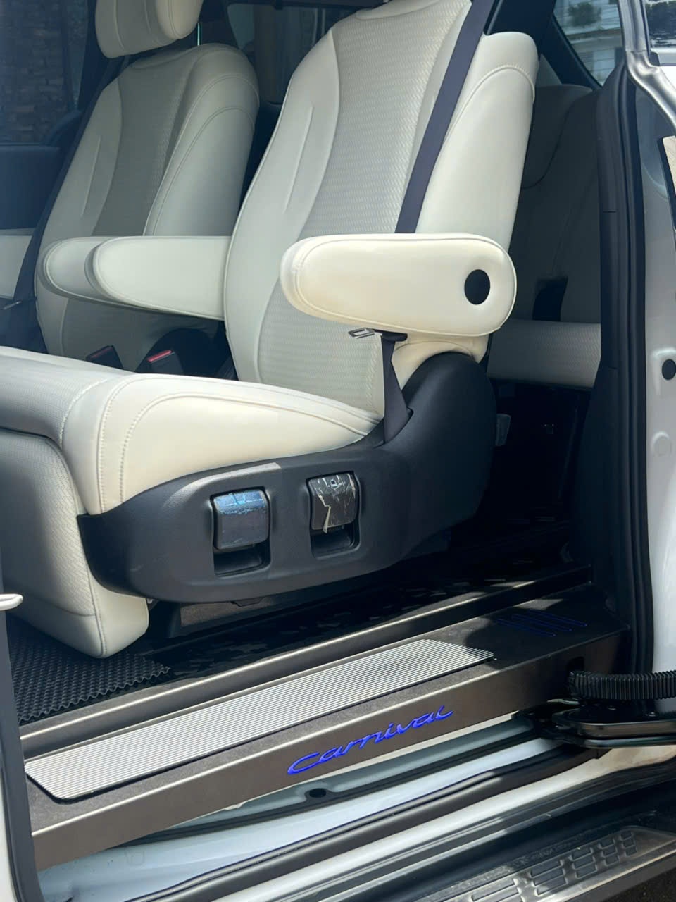 Kia Carnival Signature 2.2D 2023 - Nội thất 17