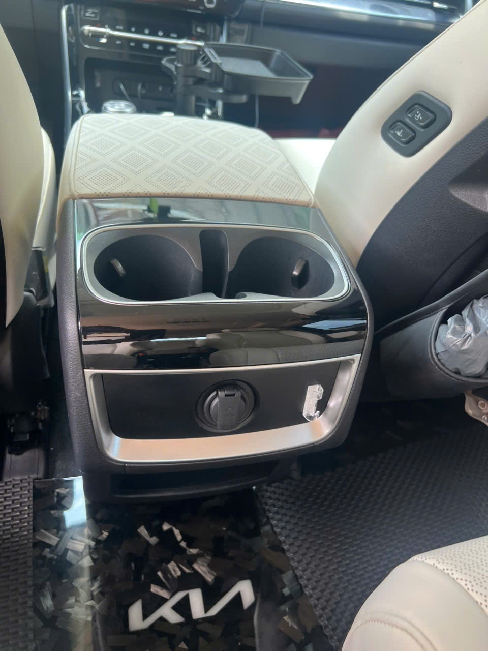 Kia Carnival Signature 2.2D 2023 - Nội thất 19