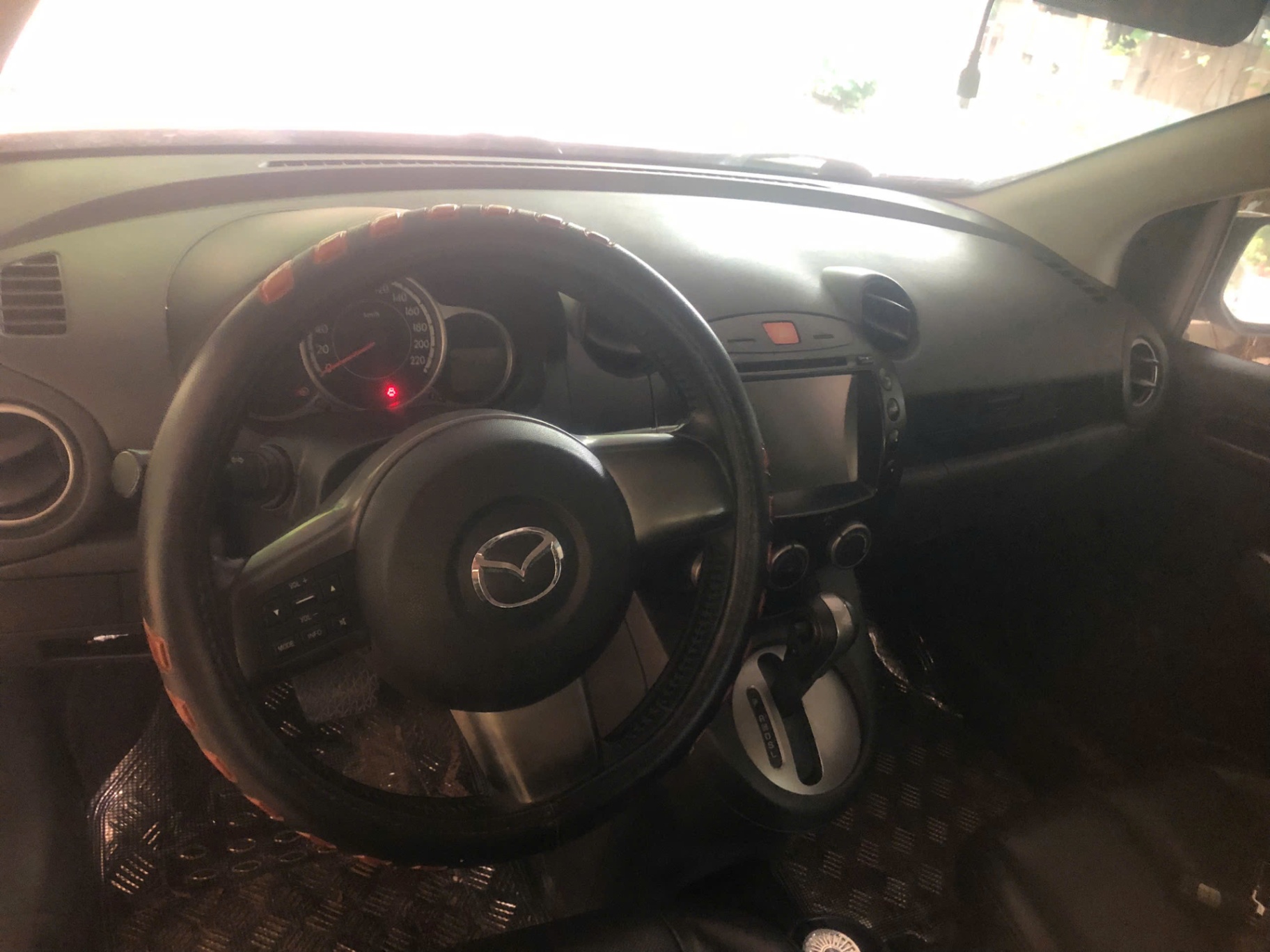 Mazda 2 S 2014 - Nội thất 1