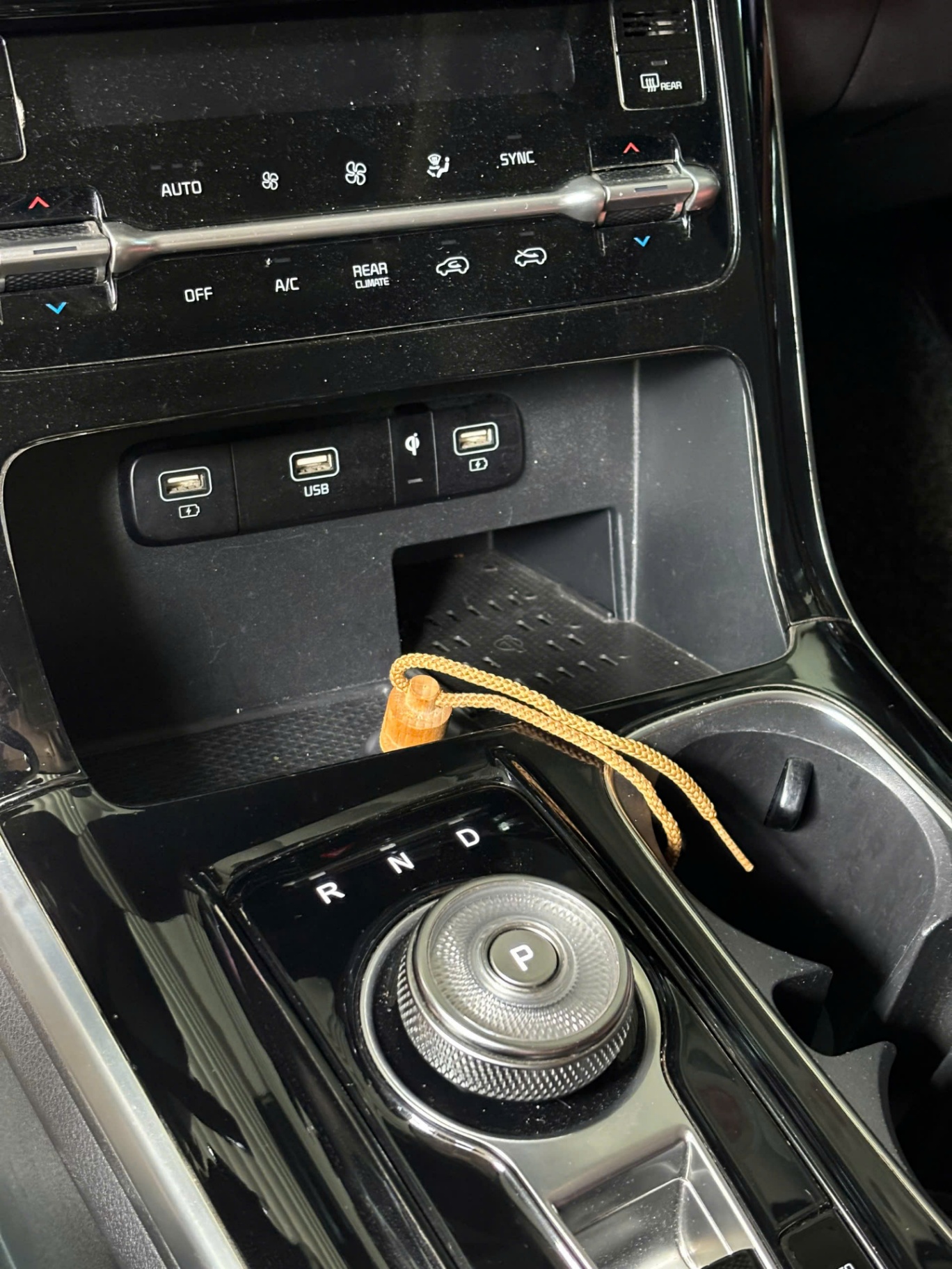 Kia Carnival Signature 2.2D 2022 - Nội thất 2