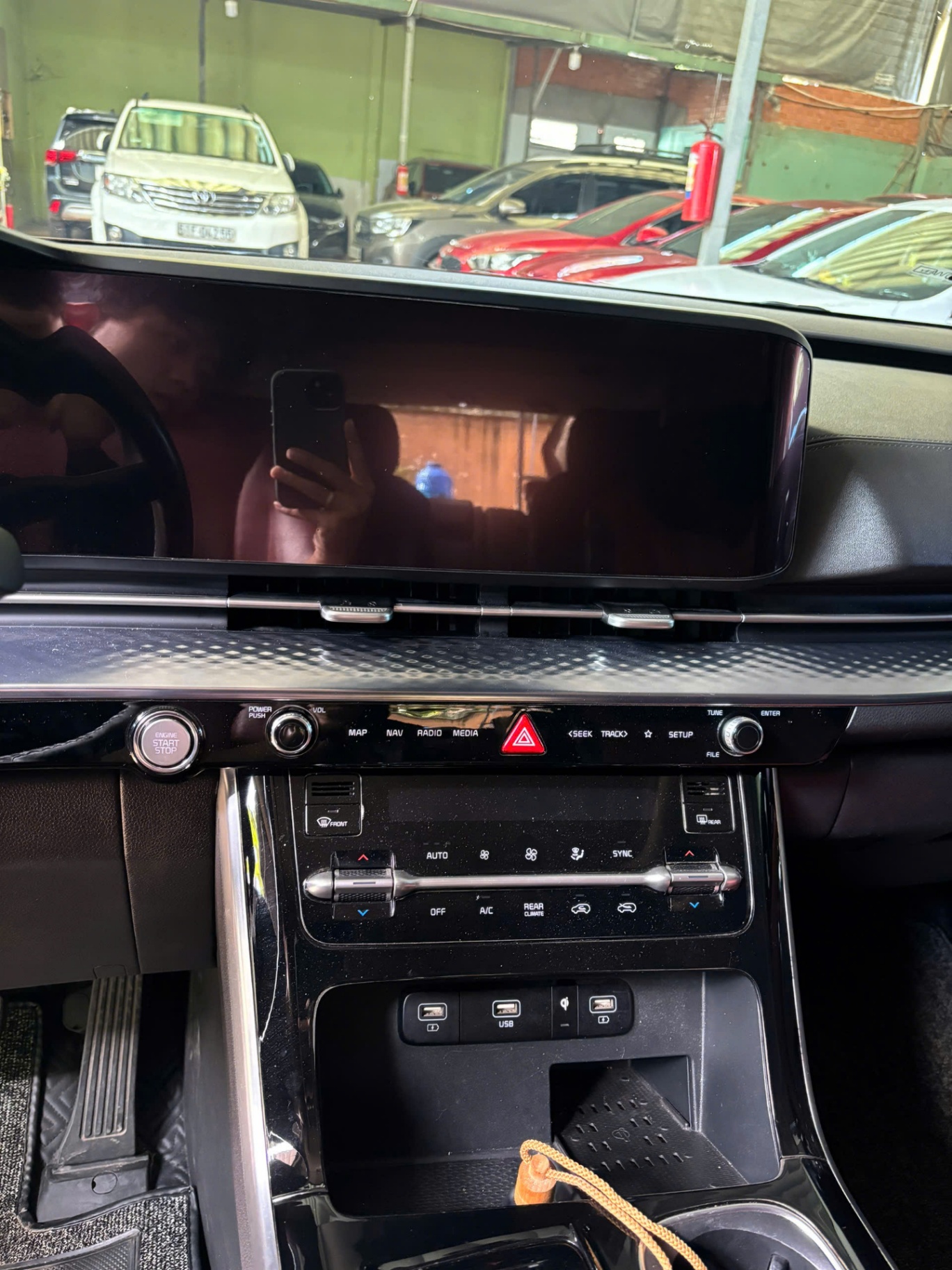 Kia Carnival Signature 2.2D 2022 - Nội thất 3