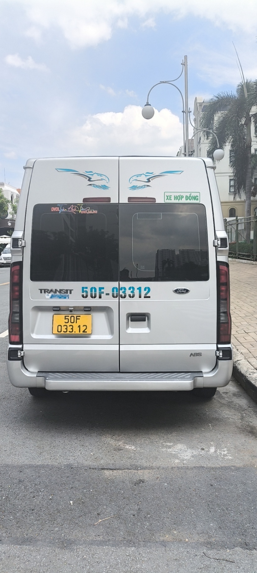 Ford Transit Tiêu chuẩn 2022 - Ngoại thất 3