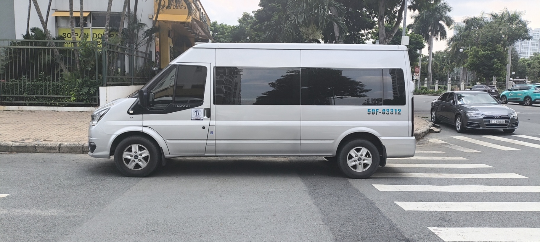 Ford Transit Tiêu chuẩn 2022 - Ngoại thất 2