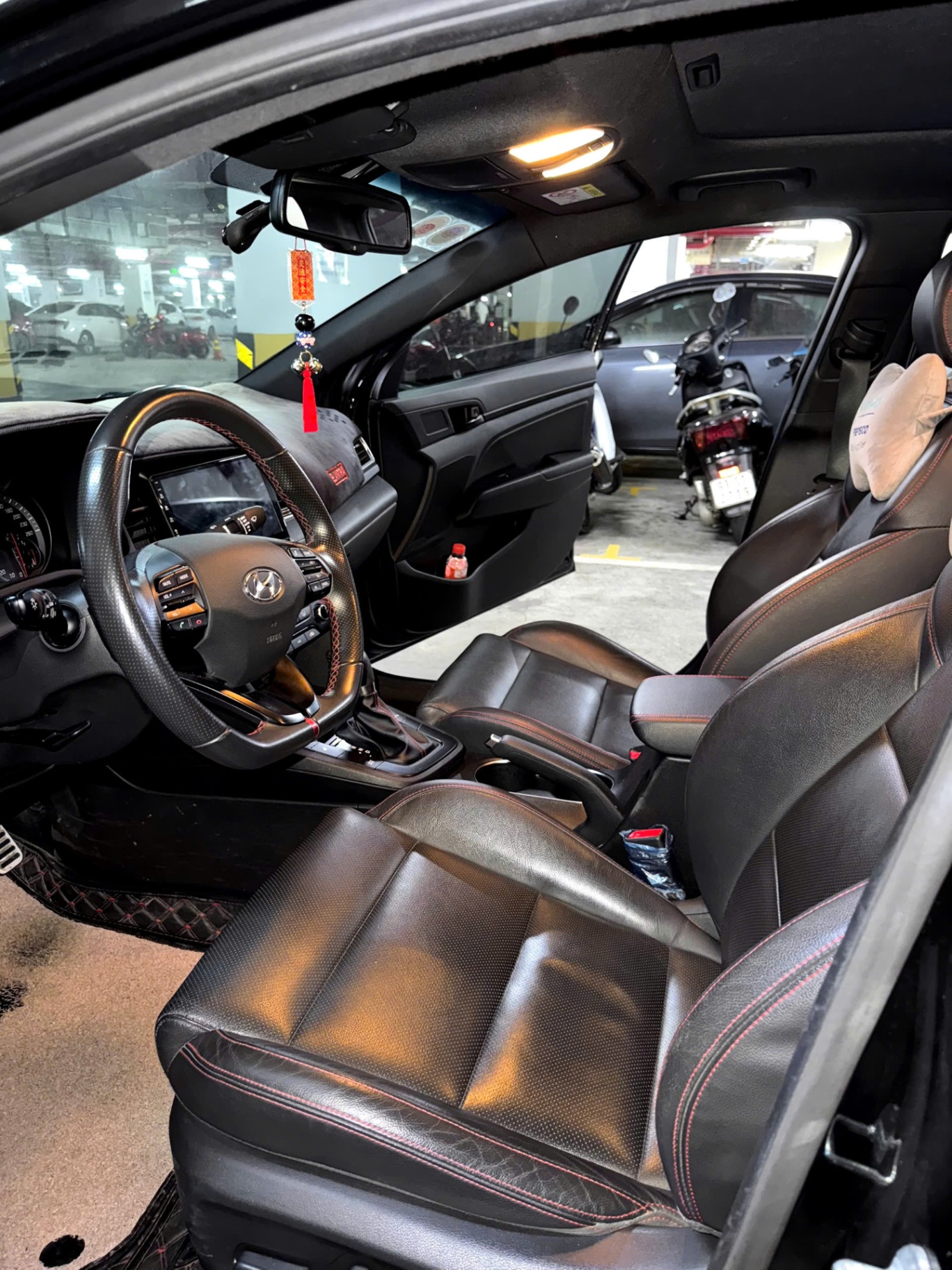 Hyundai Elantra Sport 1.6 AT 2018 - Nội thất 13