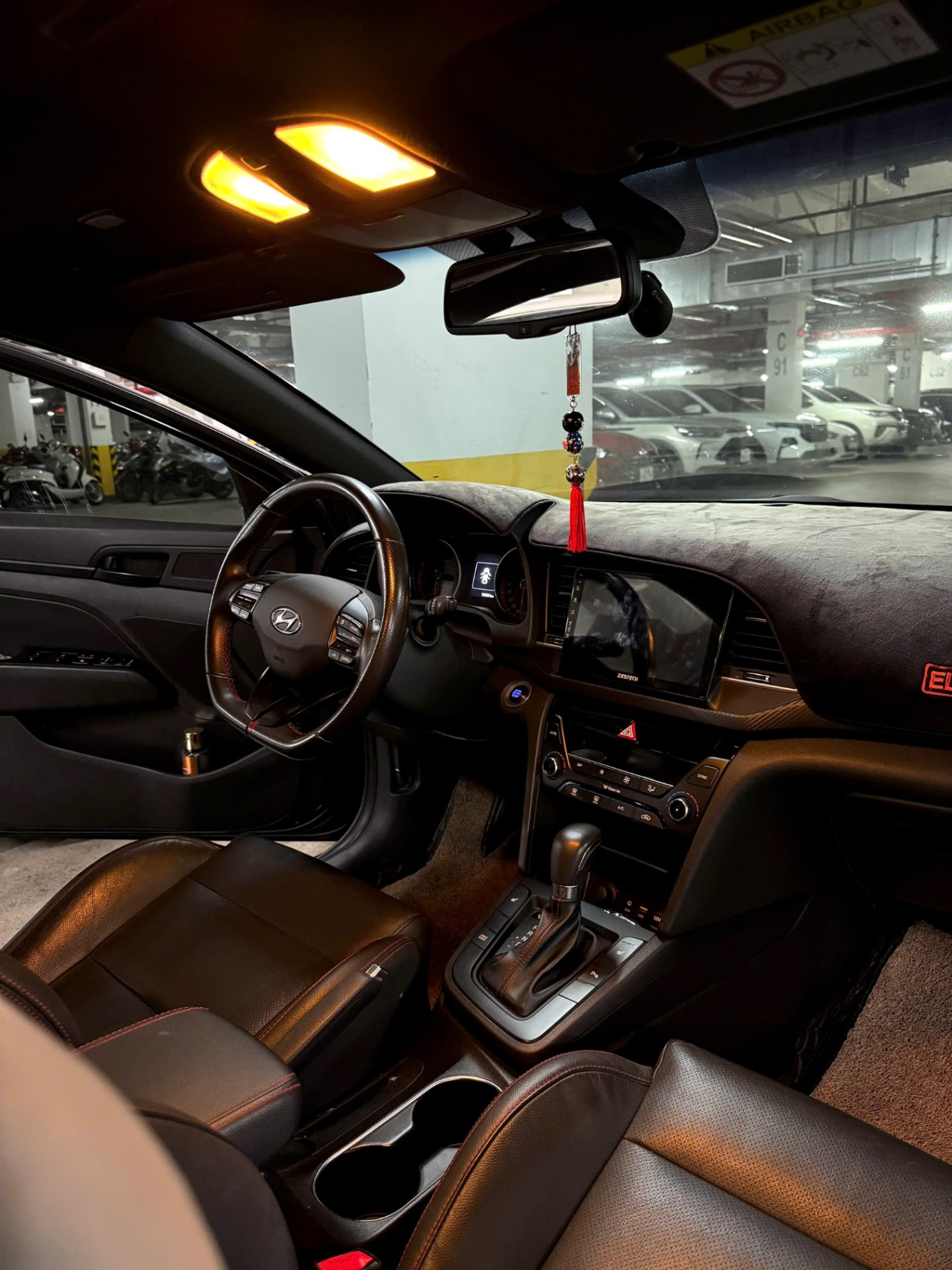 Hyundai Elantra Sport 1.6 AT 2018 - Nội thất 3