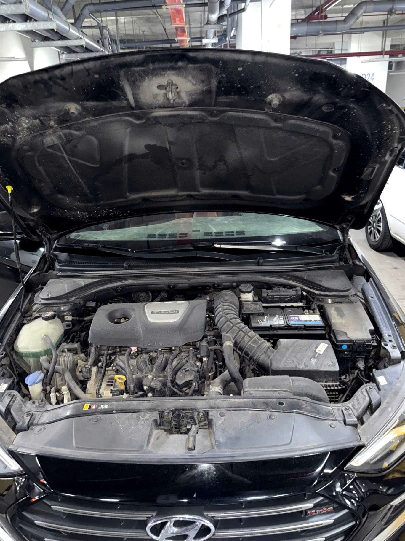 Hyundai Elantra Sport 1.6 AT 2018 - Khoang động cơ 1