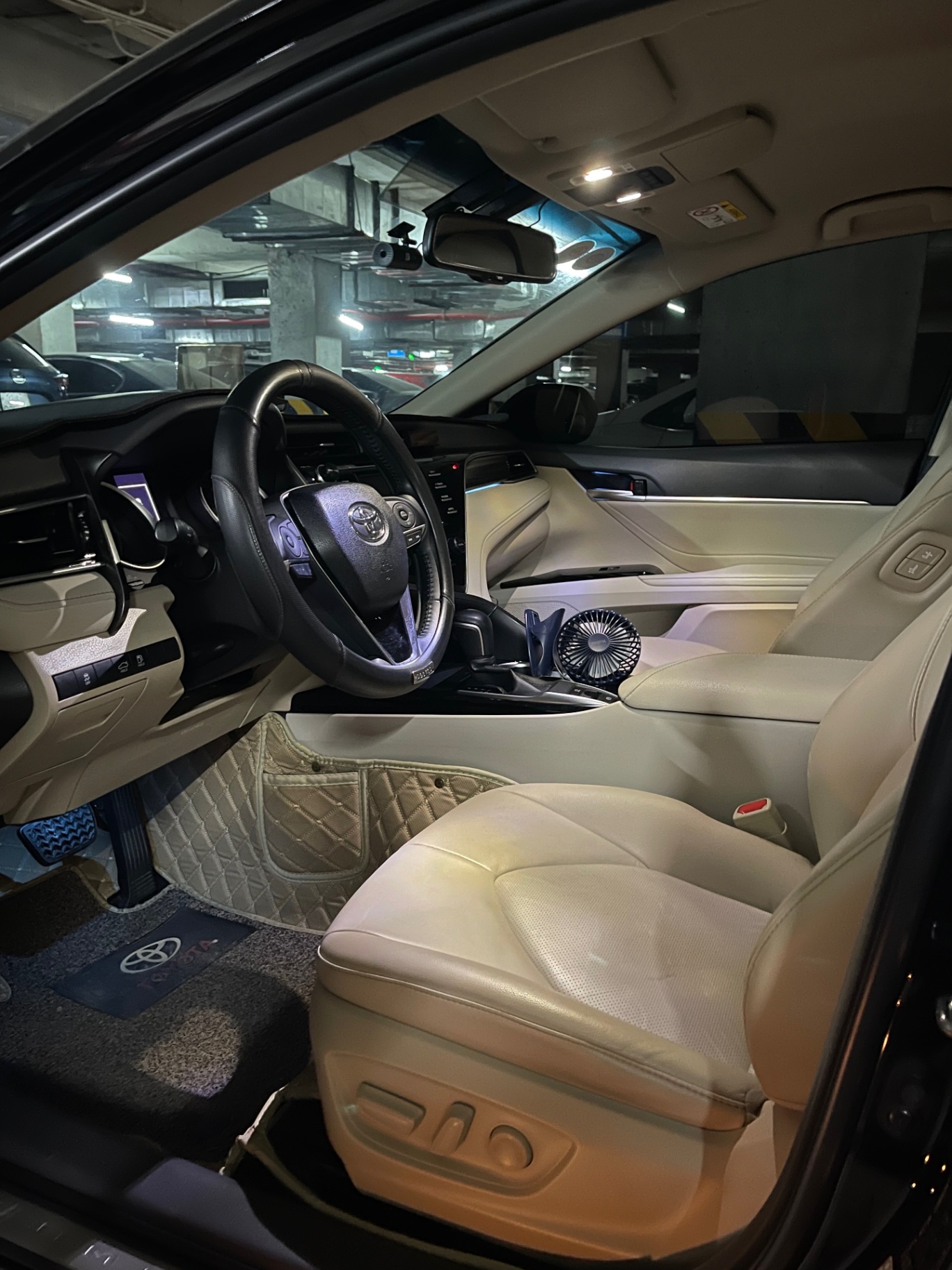 Toyota Camry 2.0G 2019 - Nội thất 2