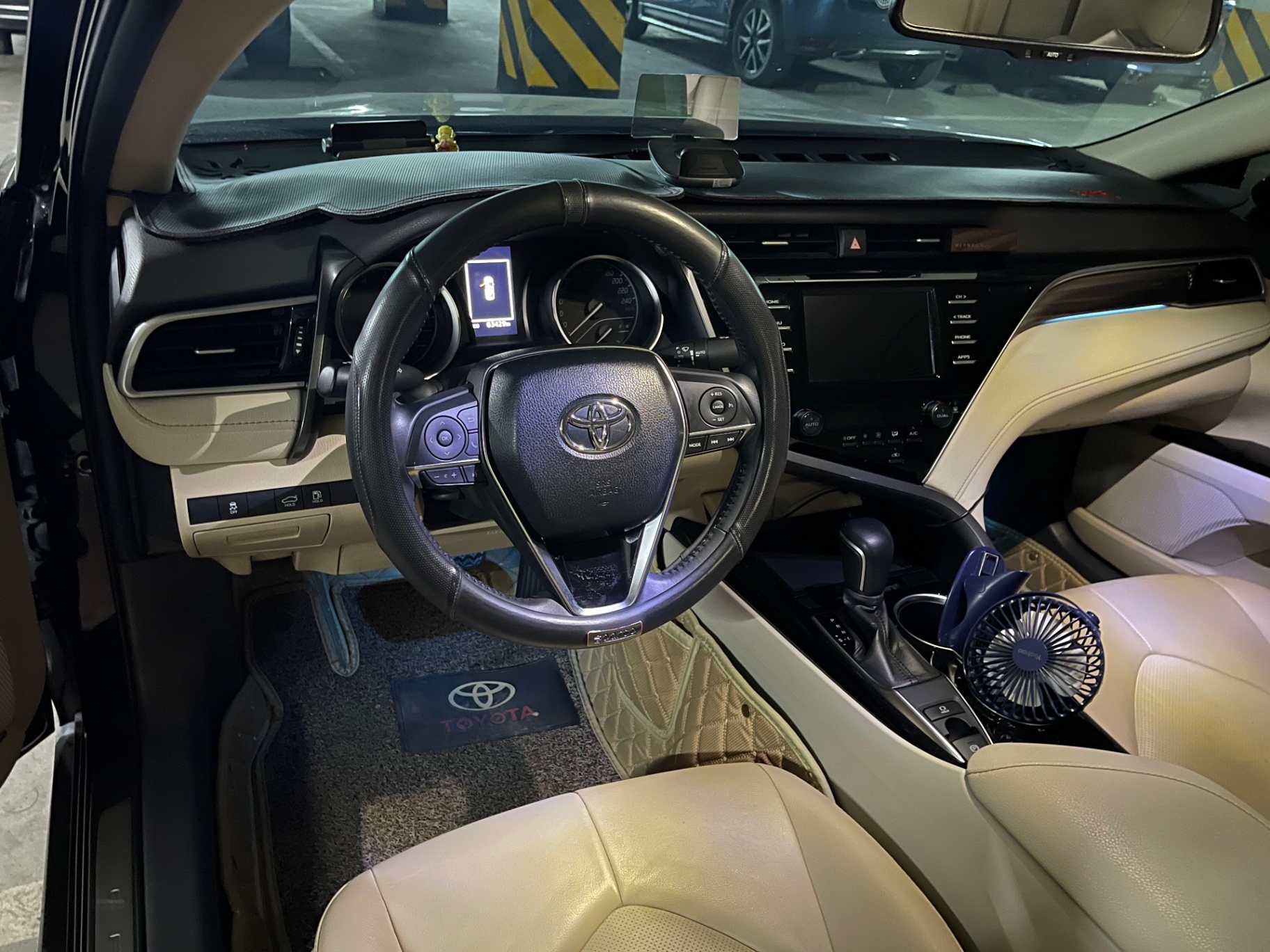 Toyota Camry 2.0G 2019 - Nội thất 1