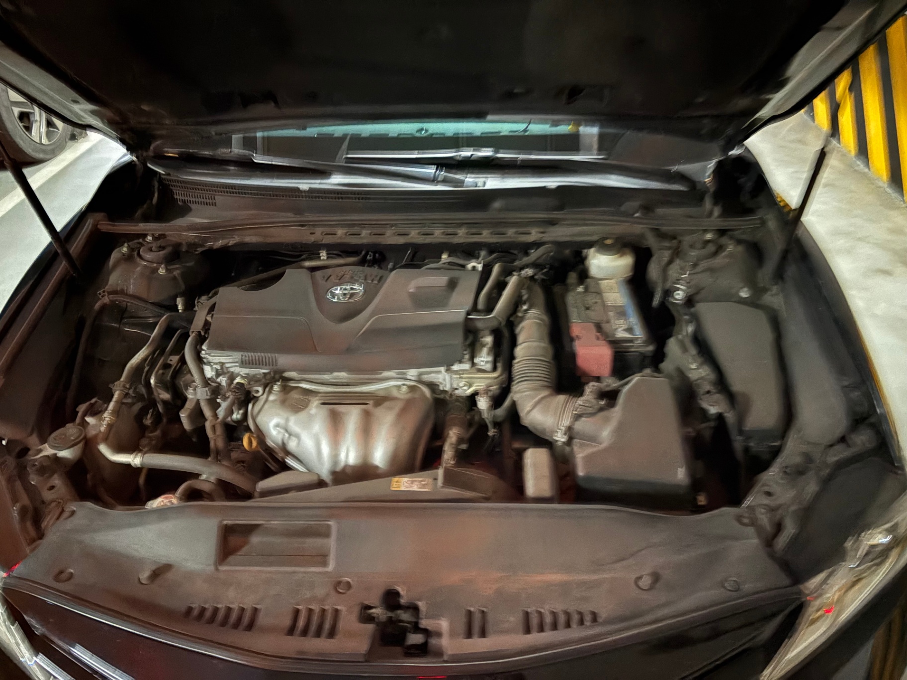 Toyota Camry 2.0G 2019 - Khoang động cơ 3