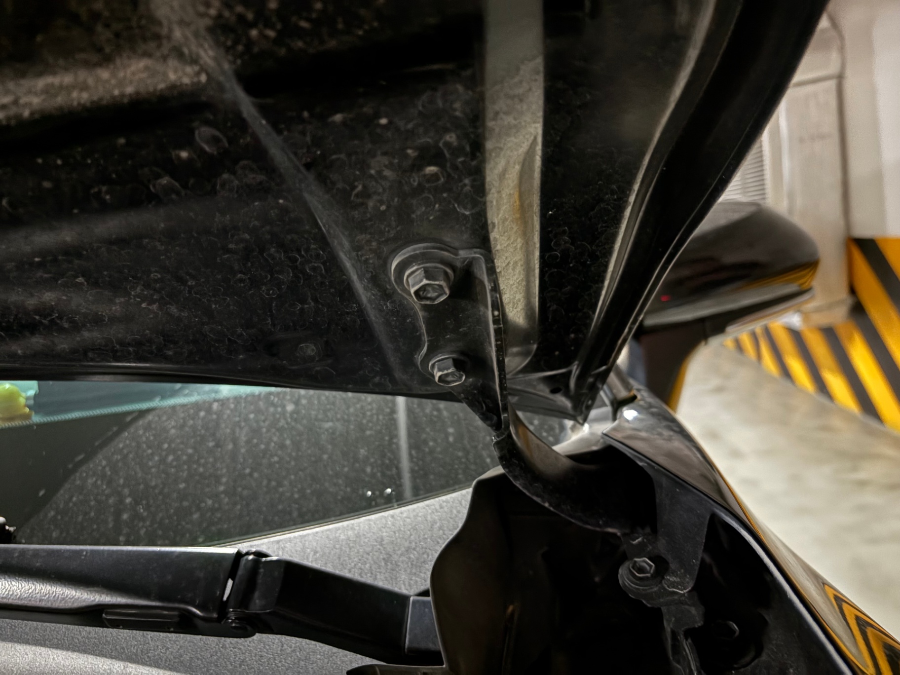 Toyota Camry 2.0G 2019 - Khoang động cơ 2