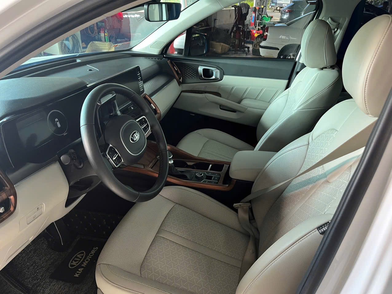 Kia Sorento Premium 2.5 AT 2022 - Nội thất 1