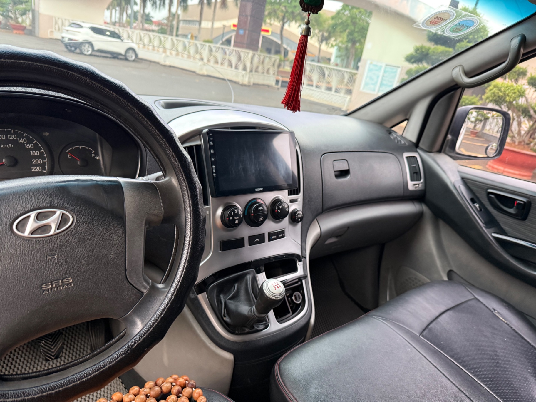 Hyundai Starex . 2011 - Nội thất 2