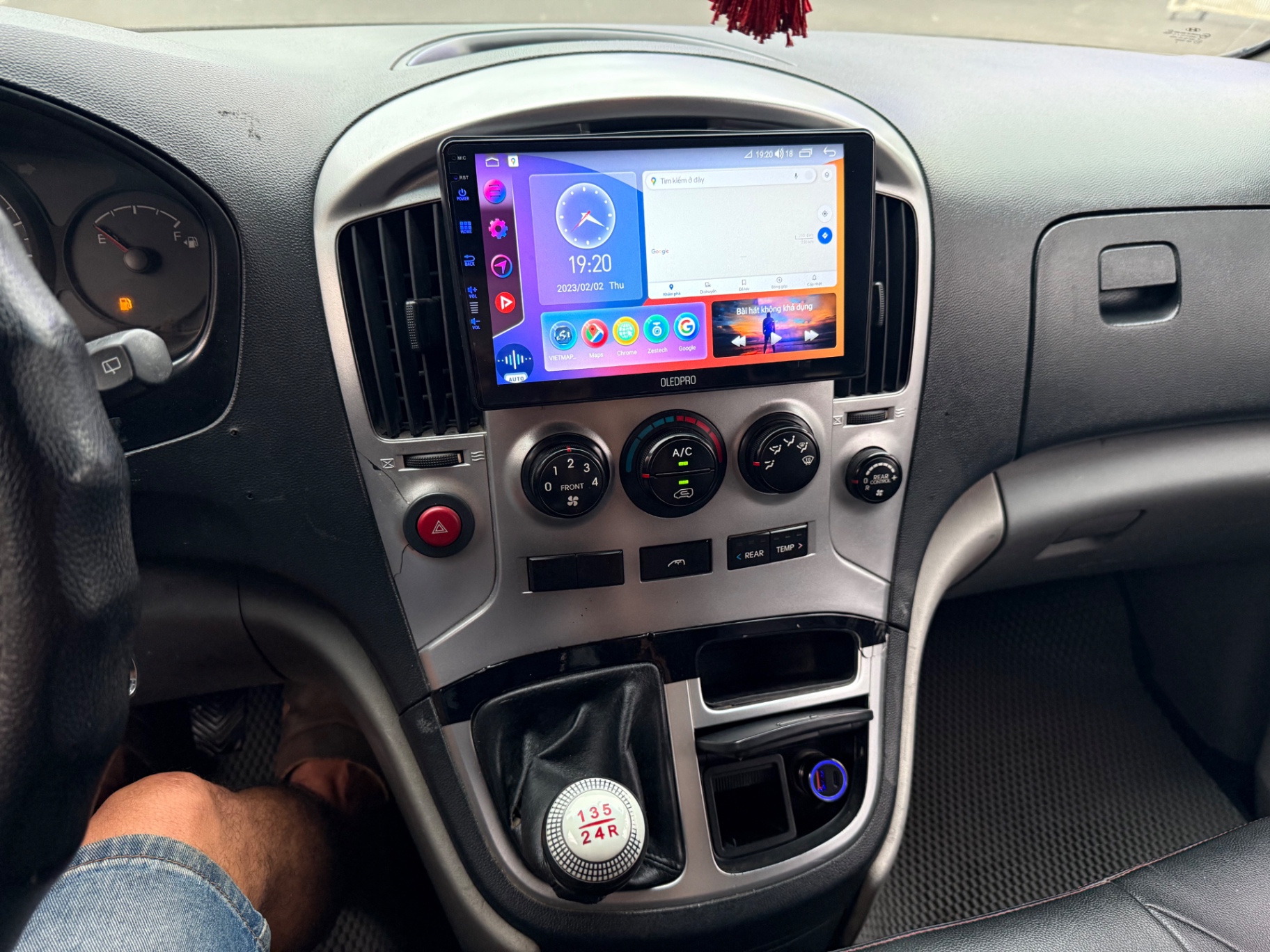 Hyundai Starex . 2011 - Nội thất 1