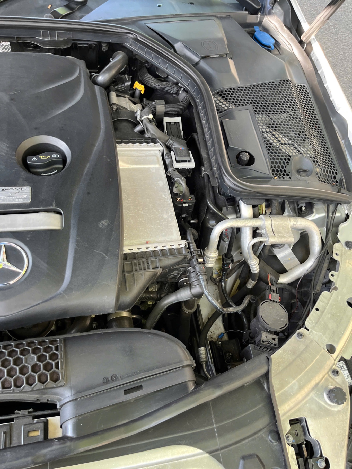 Mercedes C class C300 AMG 2015 - Khoang động cơ 2