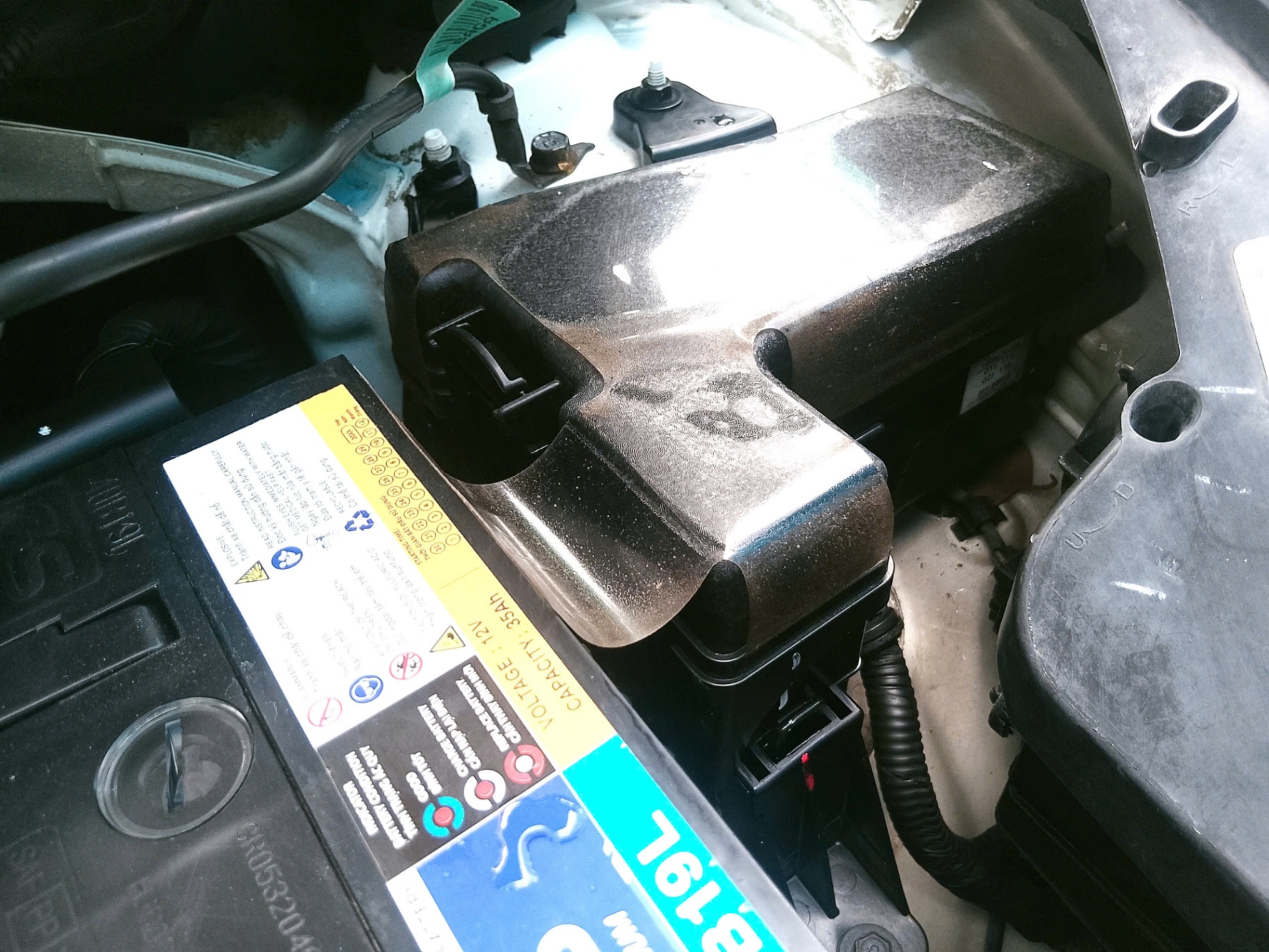 Hyundai I10 Grand 1.2 MT 2019 - Khoang động cơ 3