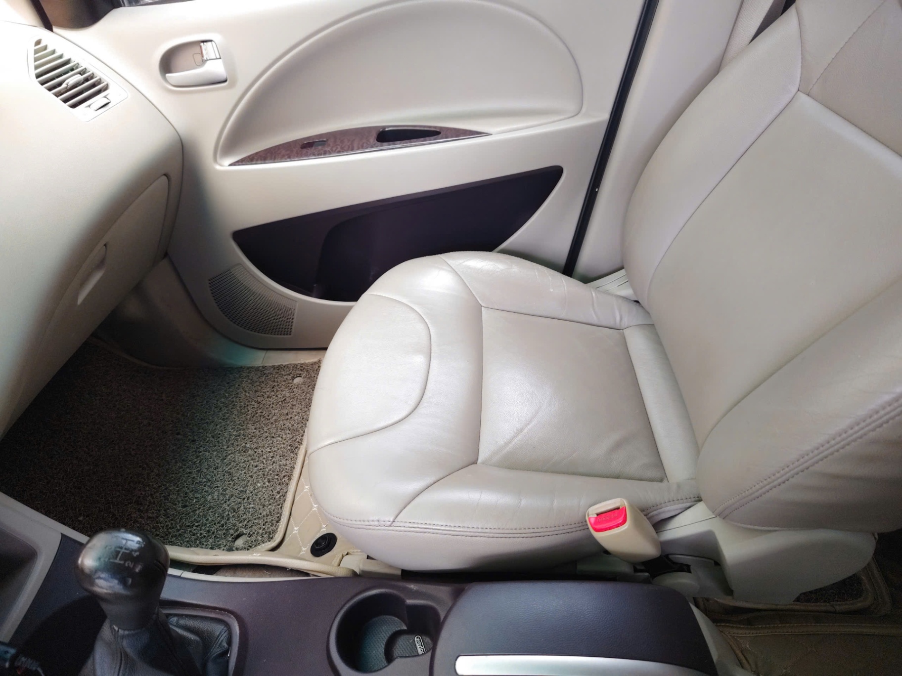 Mitsubishi Zinger GLS 2.4 MT 2008 - Nội thất 10