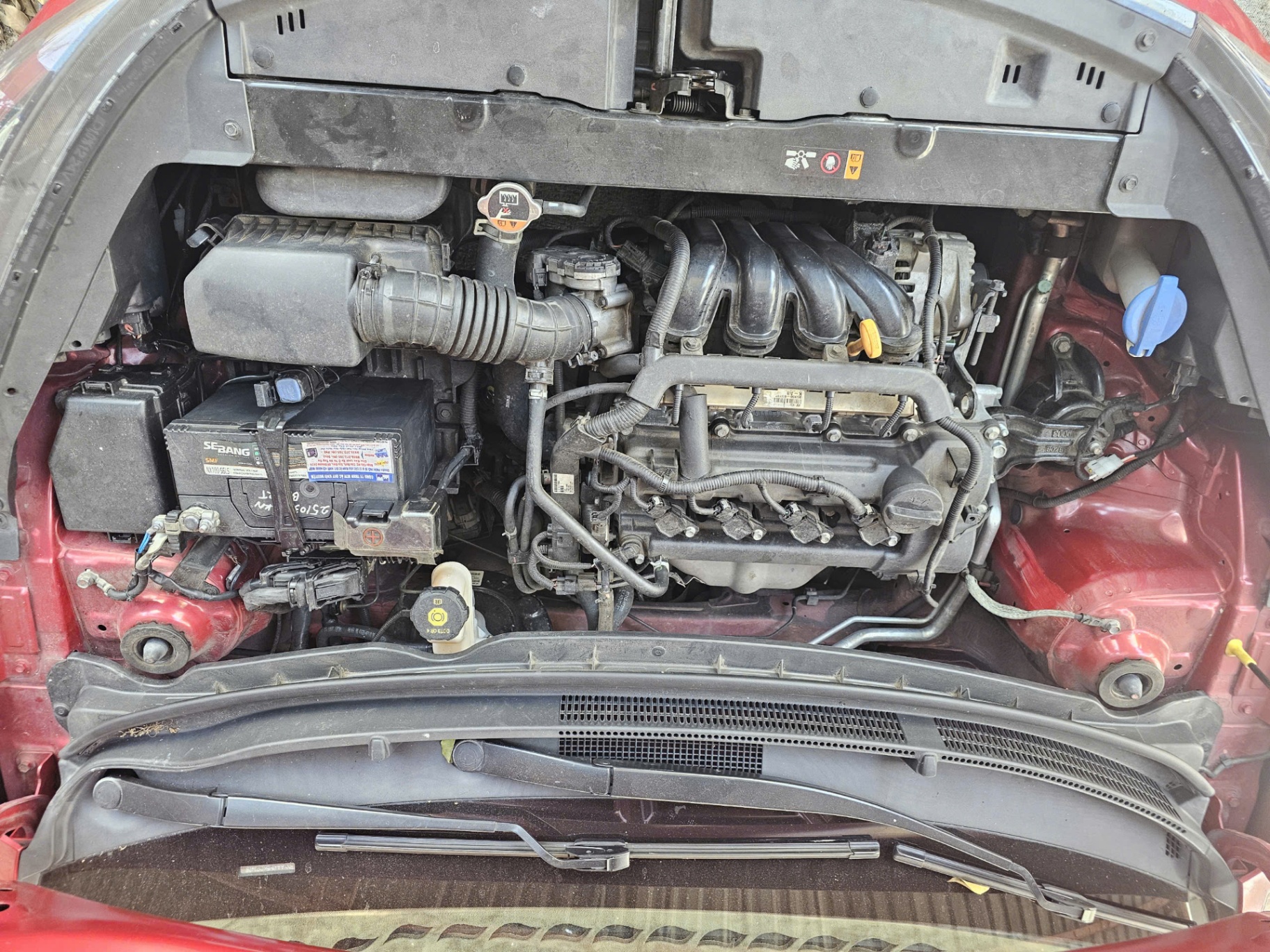 Kia Soluto 1.4 MT 2019 - Khoang động cơ 1