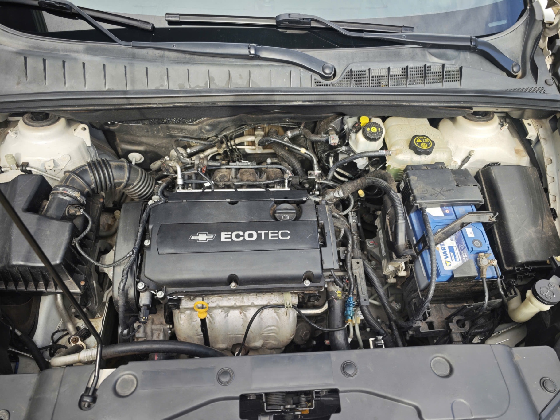 Chevrolet Orlando LTZ 1.8 AT 2016 - Khoang động cơ 1