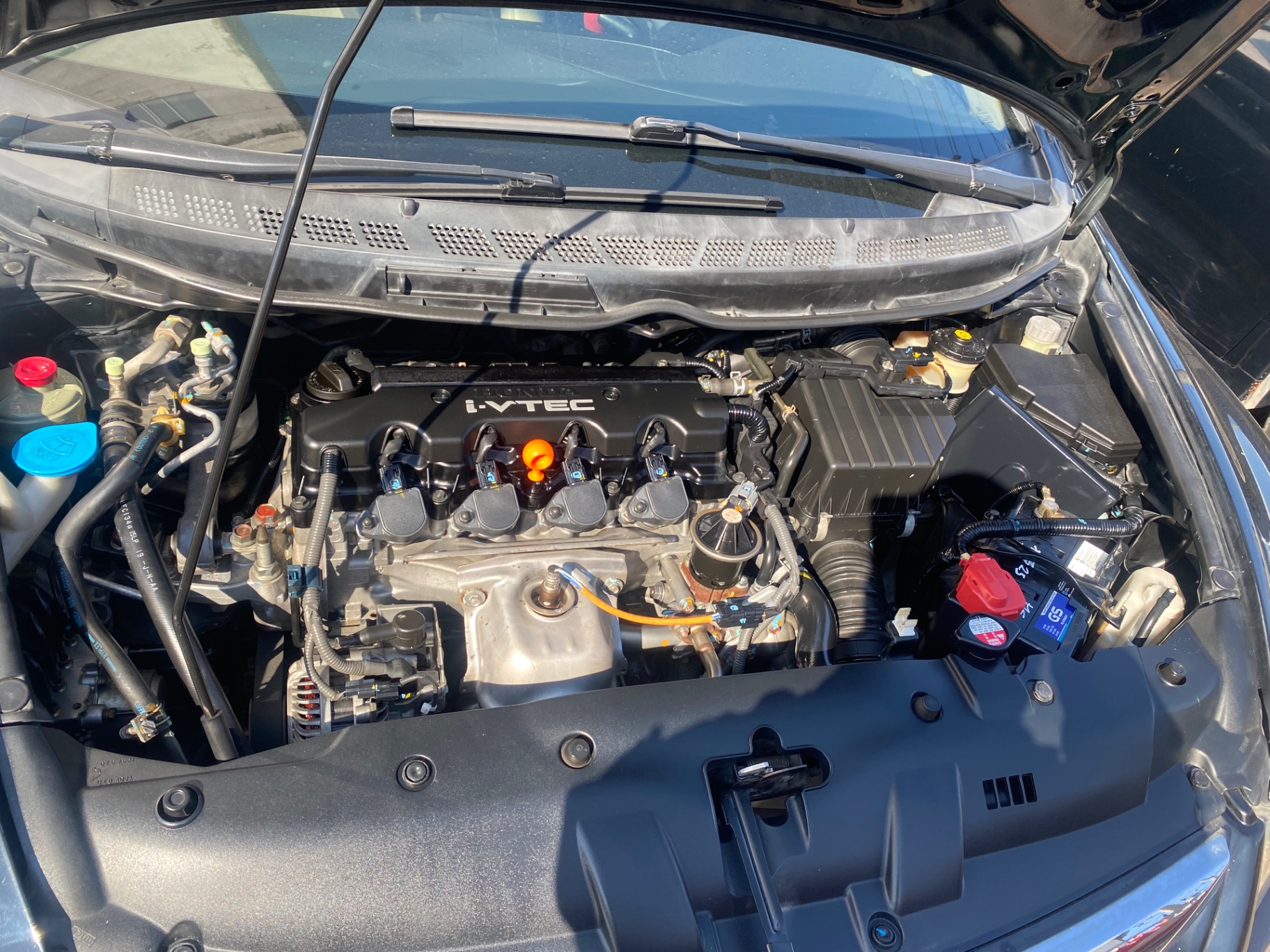 Honda Civic 1.8 MT 2012 - Khoang động cơ 1