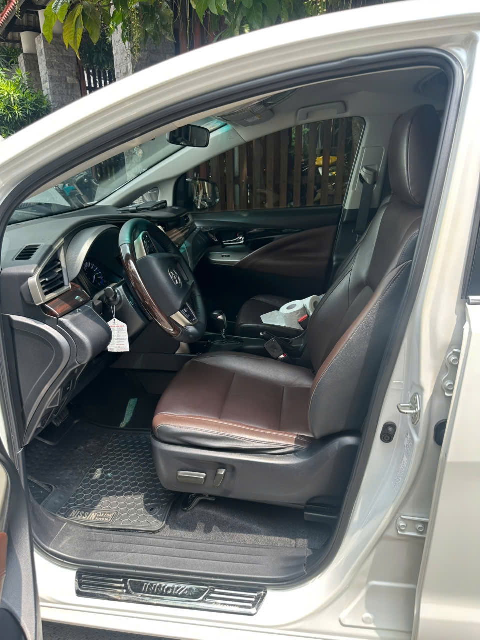 Toyota Innova V 2.0 AT 2021 - Nội thất 8