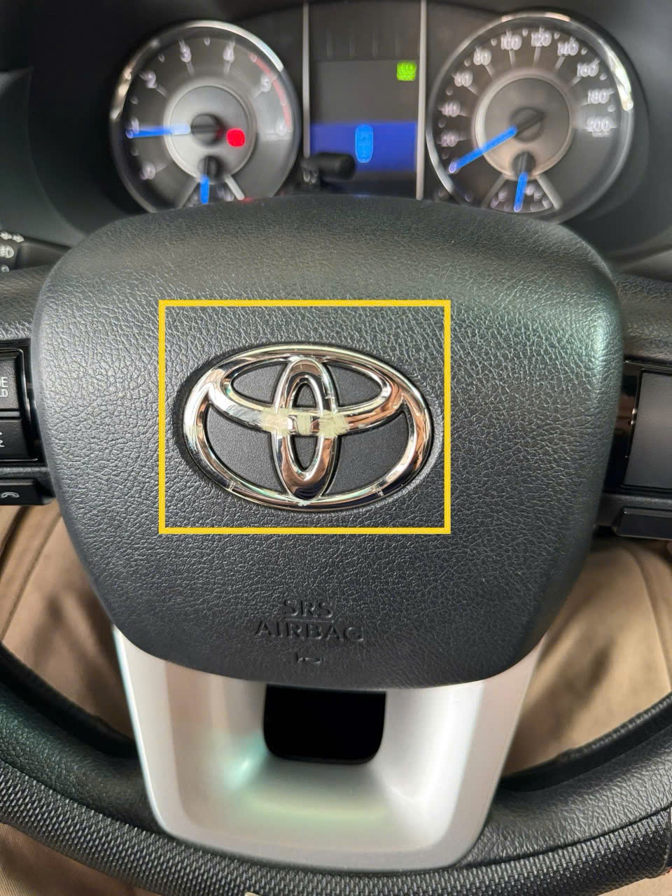 Toyota Fortuner 2.4G 4x2 MT 2017 - Nội thất 15