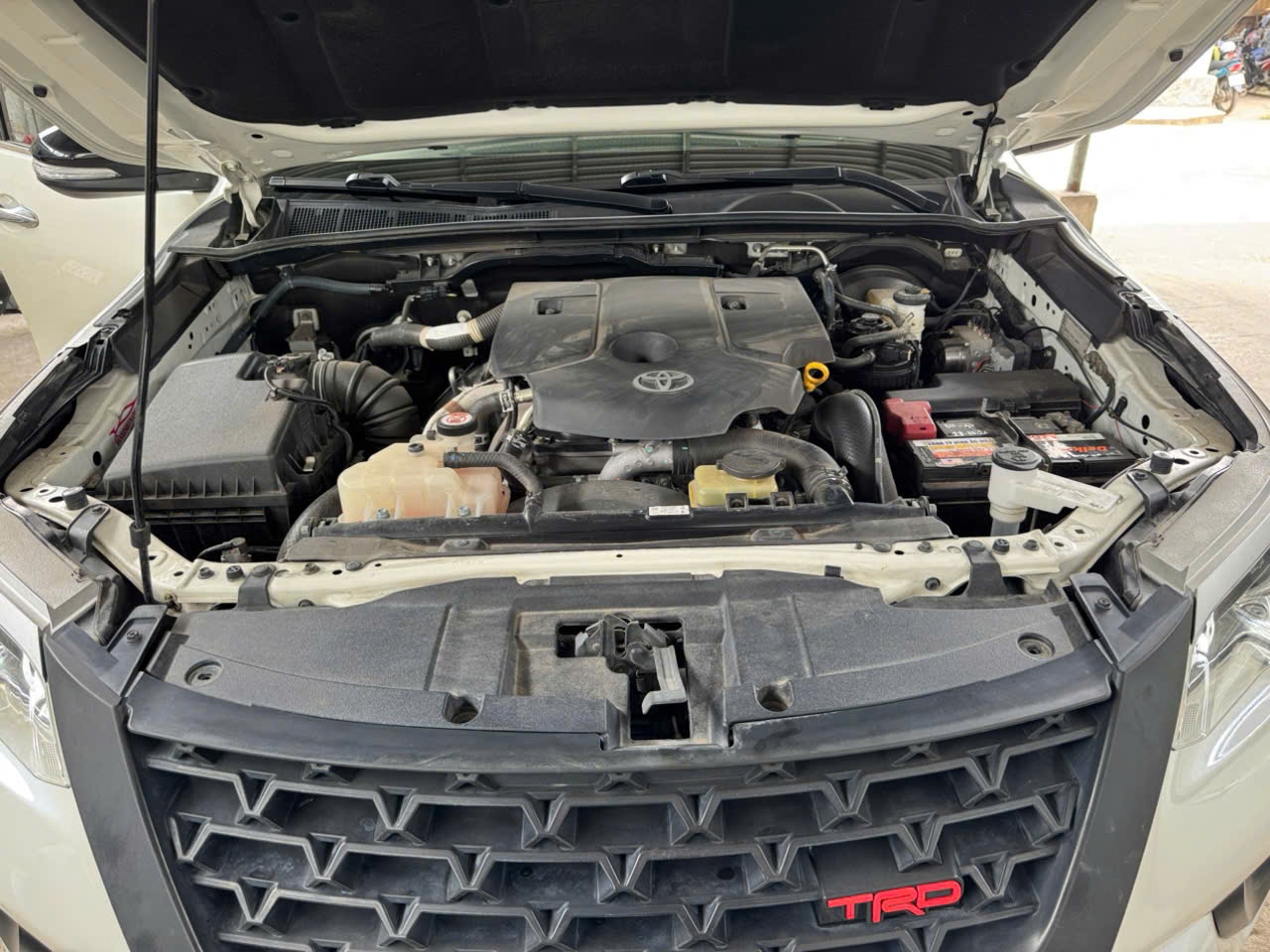 Toyota Fortuner 2.4G 4x2 MT 2017 - Khoang động cơ 3