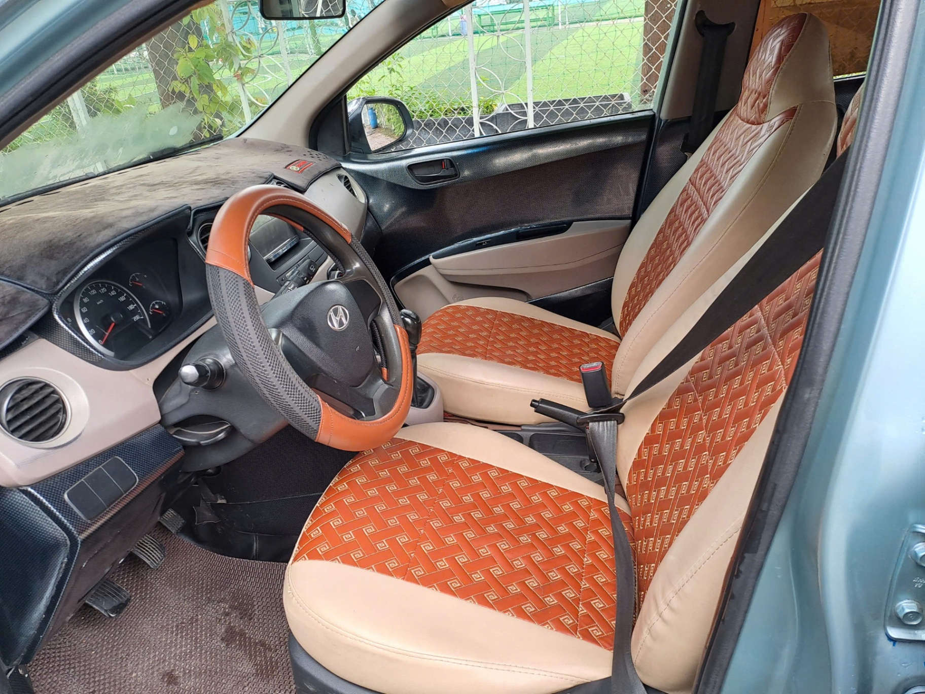Hyundai I10 Grand 1.0 MT Base 2016 - Nội thất 1