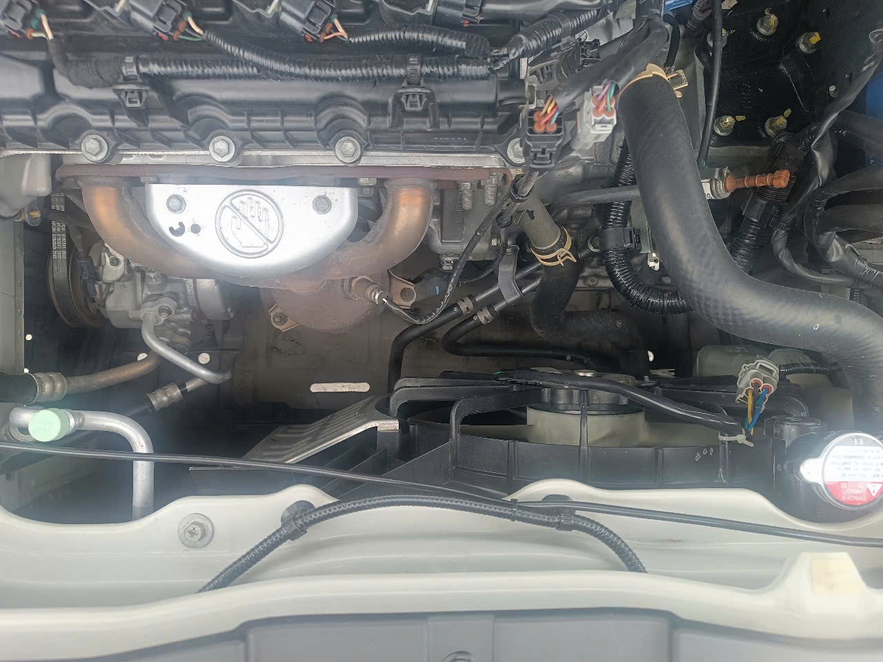 Suzuki Xl7 1.5 AT 2021 - Khoang động cơ 1