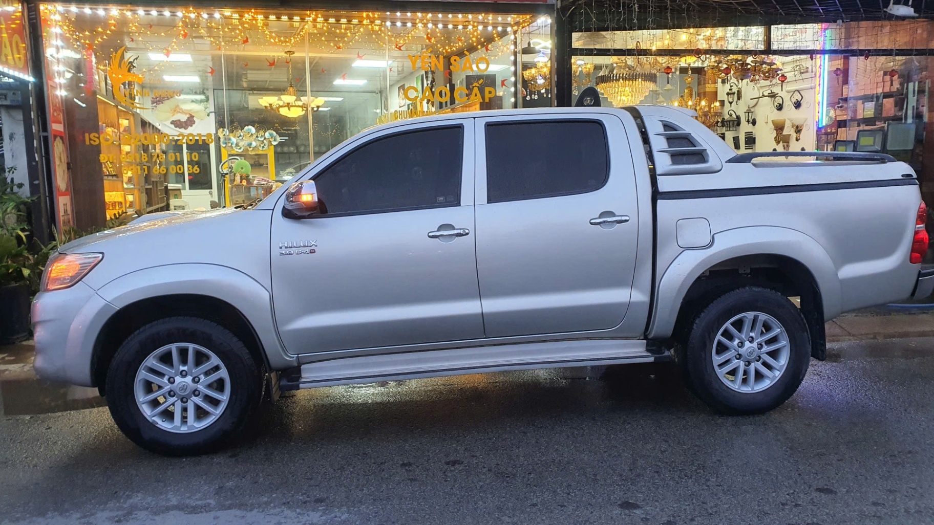 Toyota Hilux 3.0G 4x4 MT 2013 - Ngoại thất 2