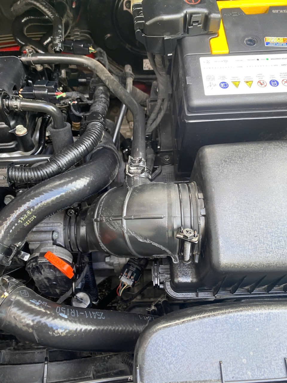 Kia Rio 1.4 AT 2014 - Khoang động cơ 2