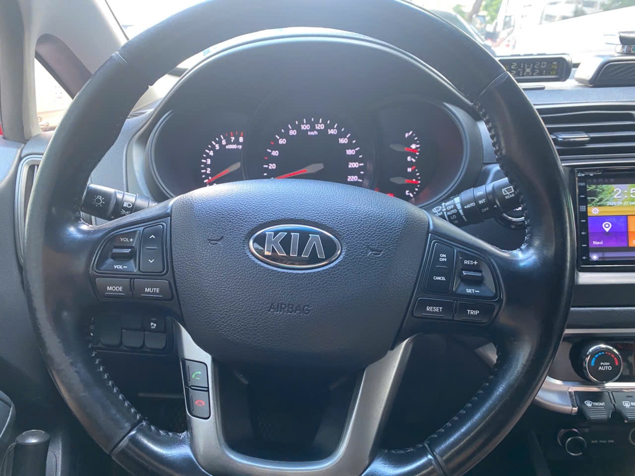 Kia Rio 1.4 AT 2014 - Nội thất 3